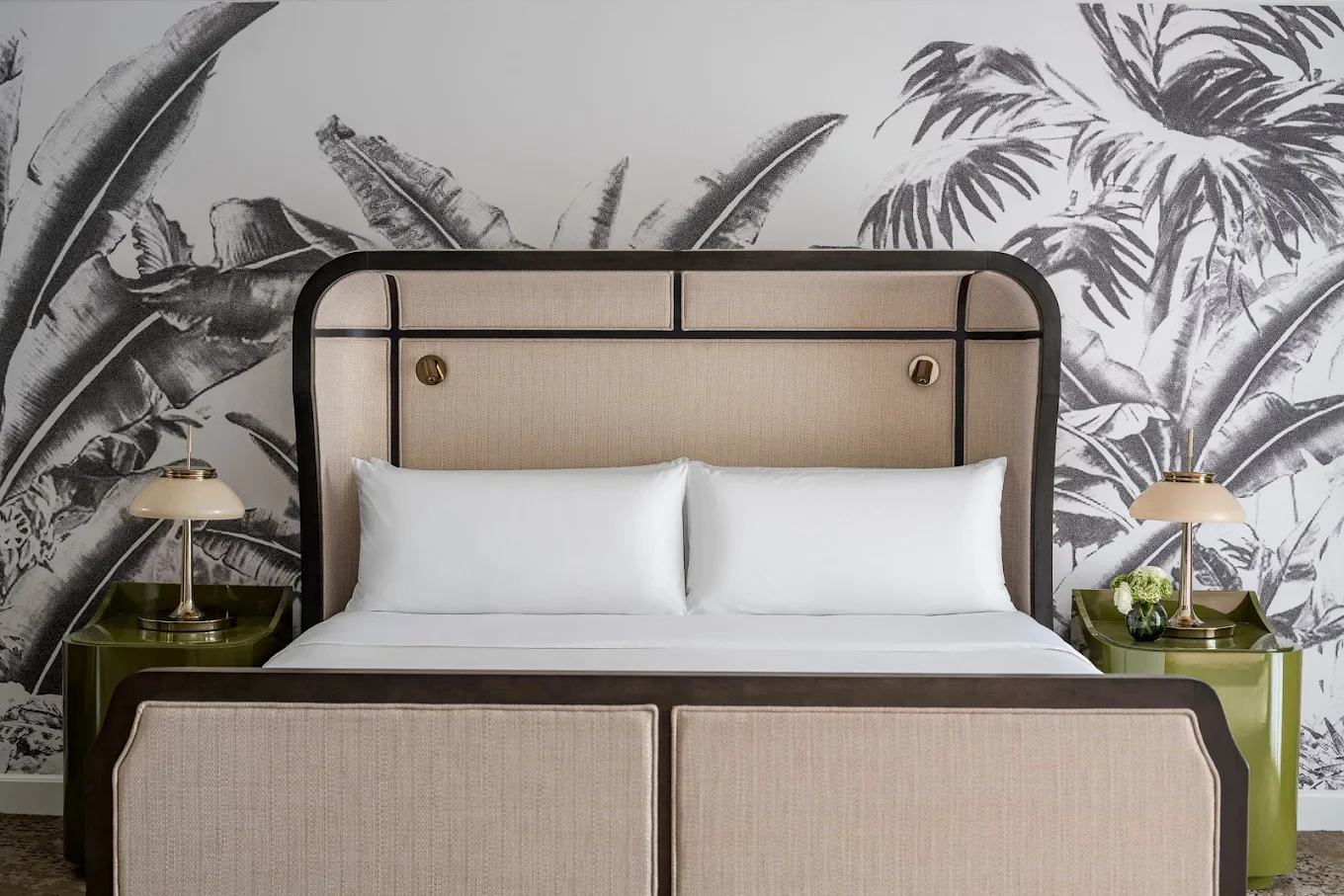 king bed straight on-25.webp