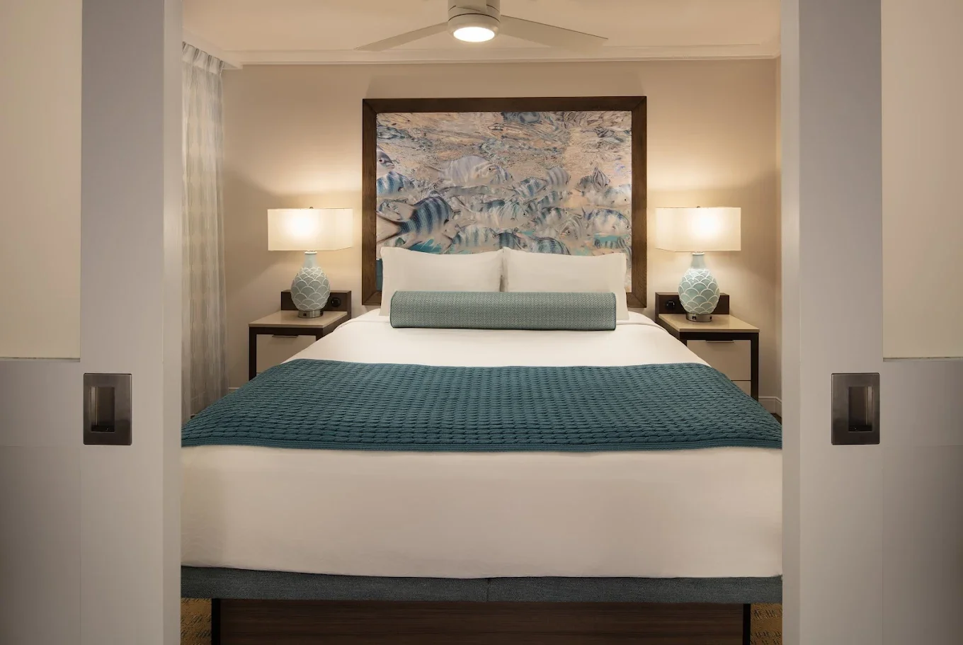 3KKQOV King guestroom-26.webp