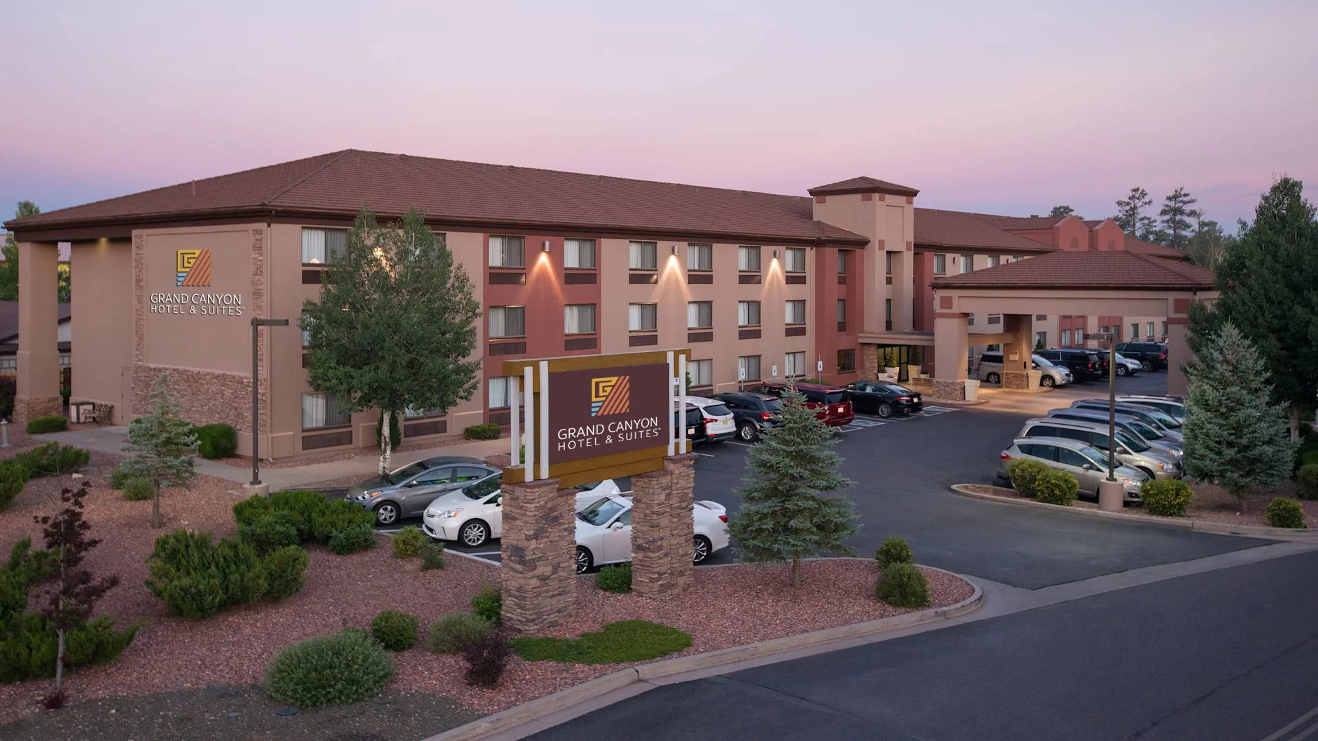 Grand Canyon Hotel &amp; Suites