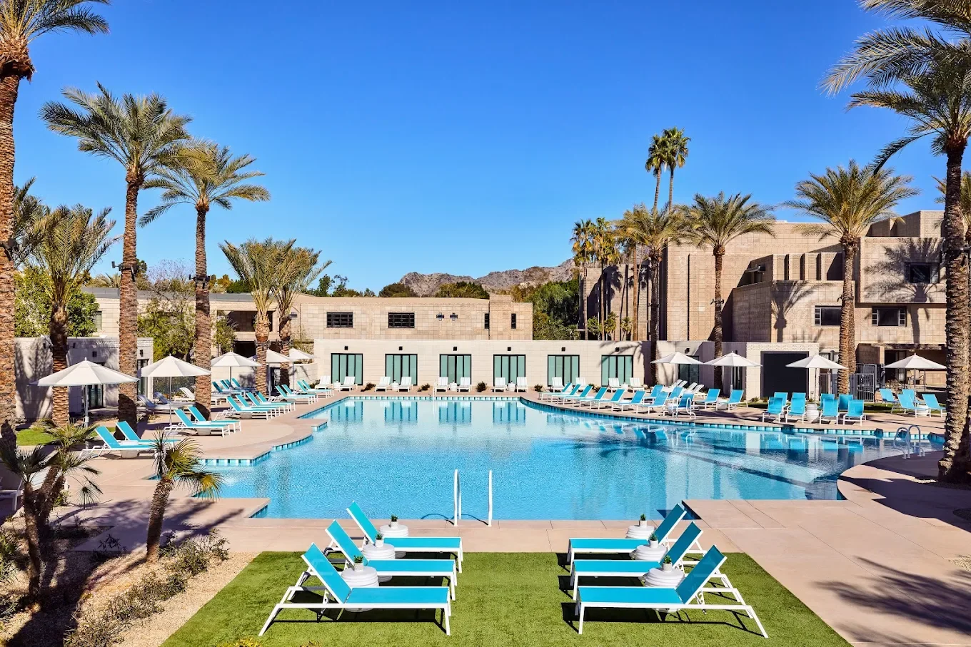 WA_PHXBMWA_2_2021_Paradise_Pool.webp