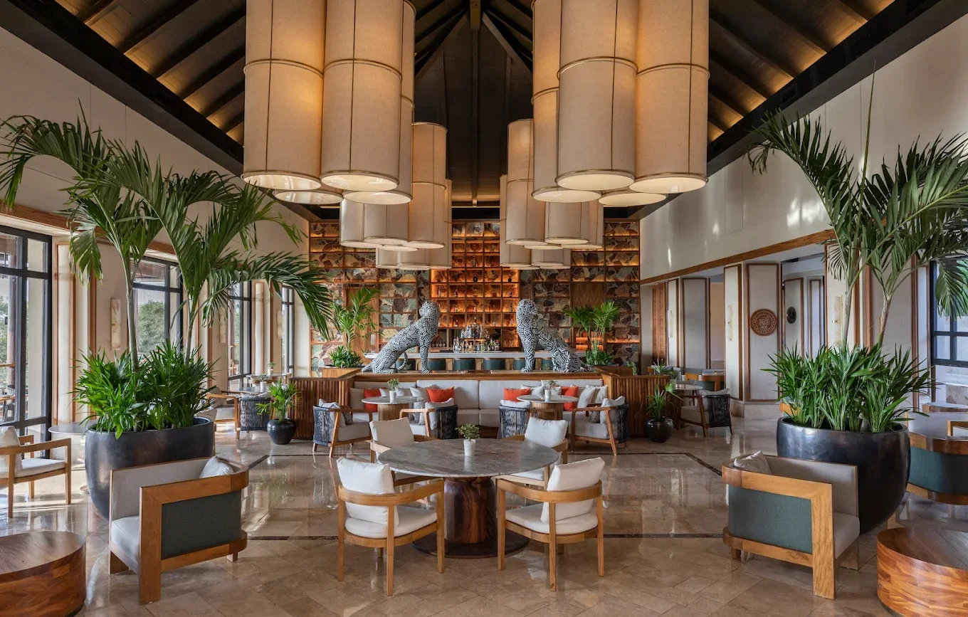 MYK012_Hix Front.webp