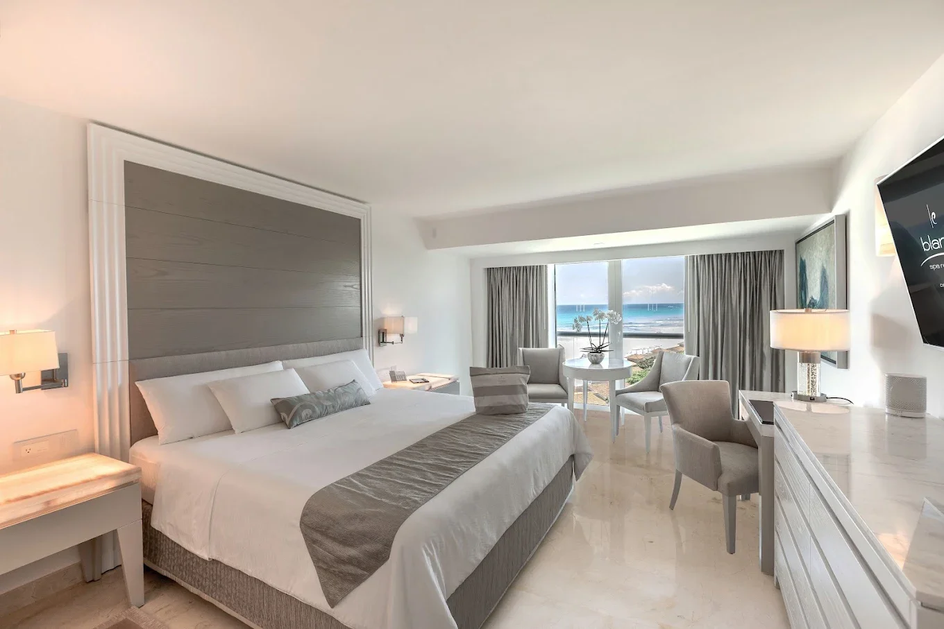 lbc_Room_Royale Deluxe Partial Ocean View 1.webp