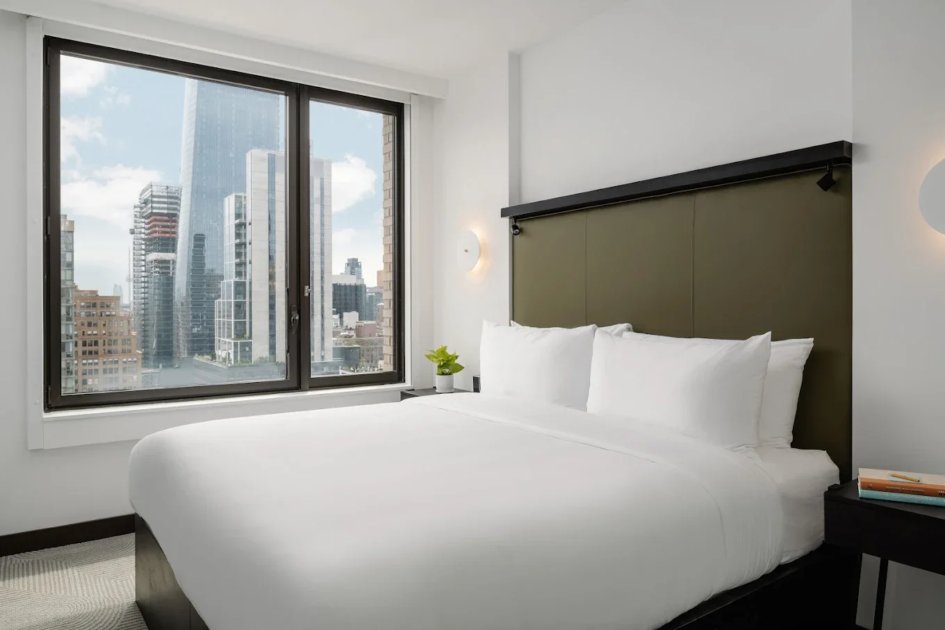 Midtown-Arlo-Suite-bed-5188.webp
