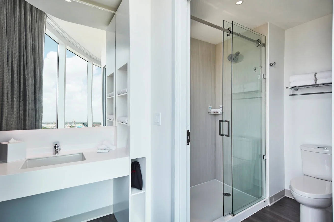 AVH Deluxe Bathroom_33A5571 - Copy.webp