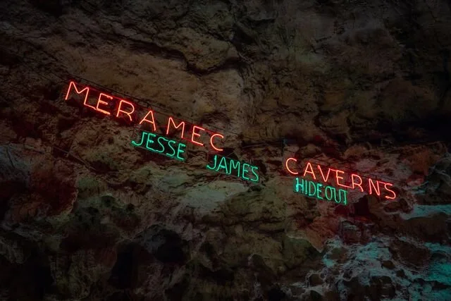 small-Meramec Caverns.jpg