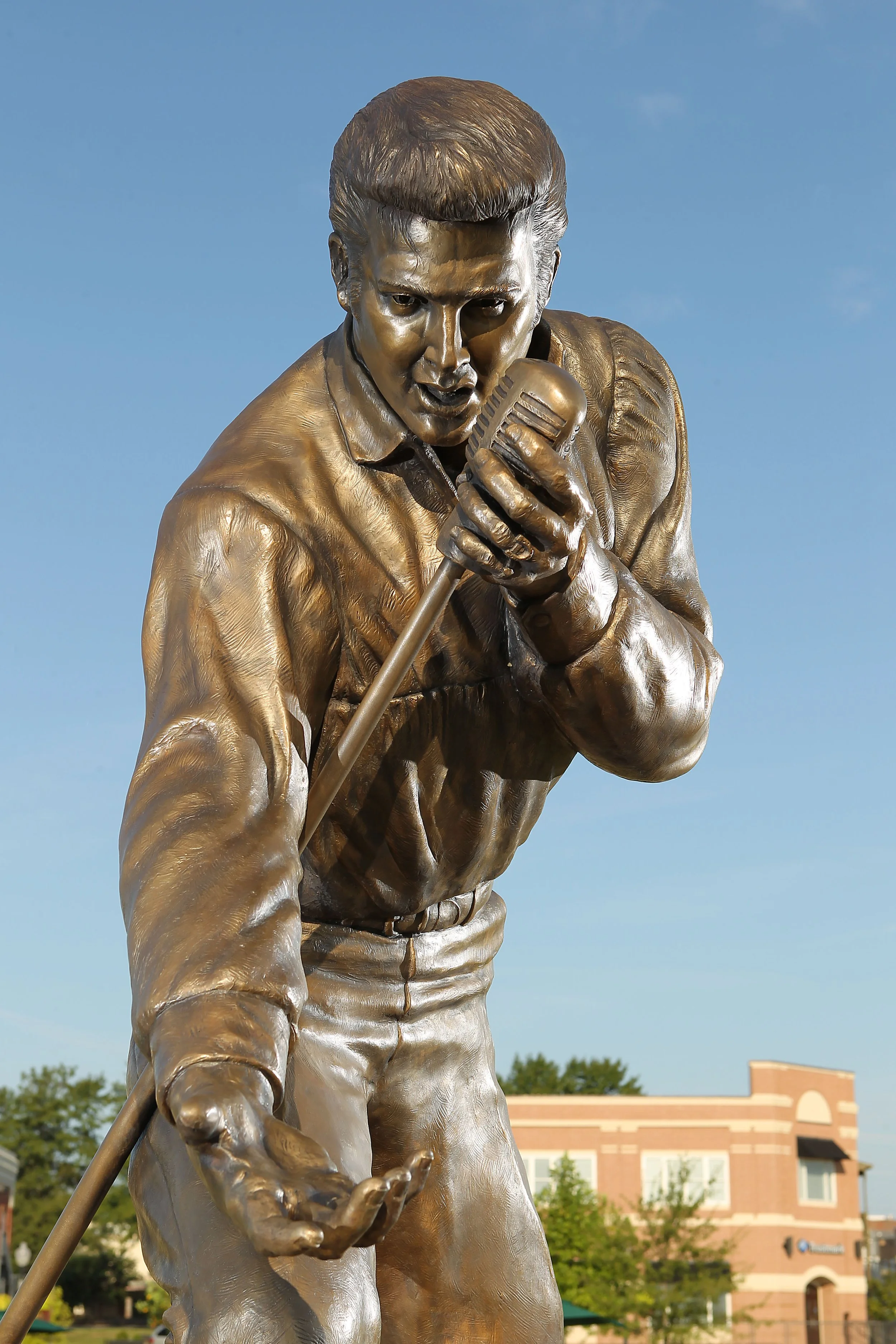 Elvis' Homecoming Statue in Fairpark.jpg