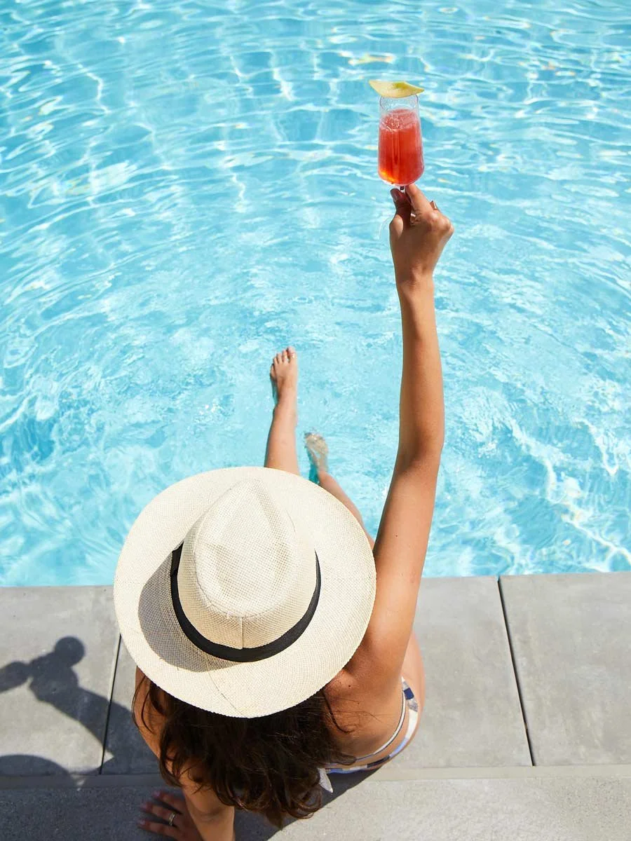 pool-drink-vert.jpg