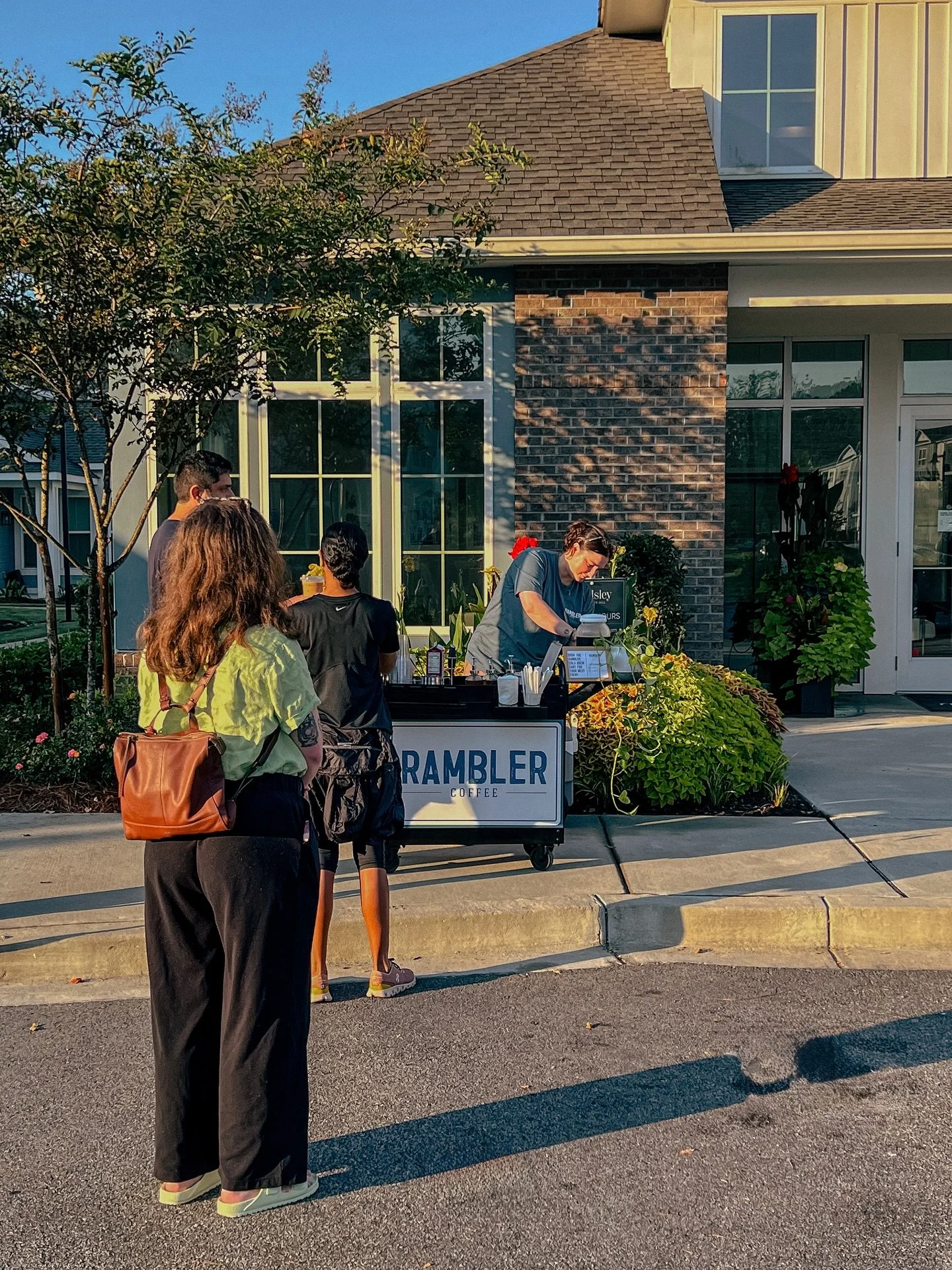 I had so much fun serving up some cold brew to the residents of @theisleyatwindsorhill on Friday! The most ordered drink was cold brew with maple syrup and a splash of cream (I may have heavily influenced this since that&rsquo;s my favorite drink 🫠)