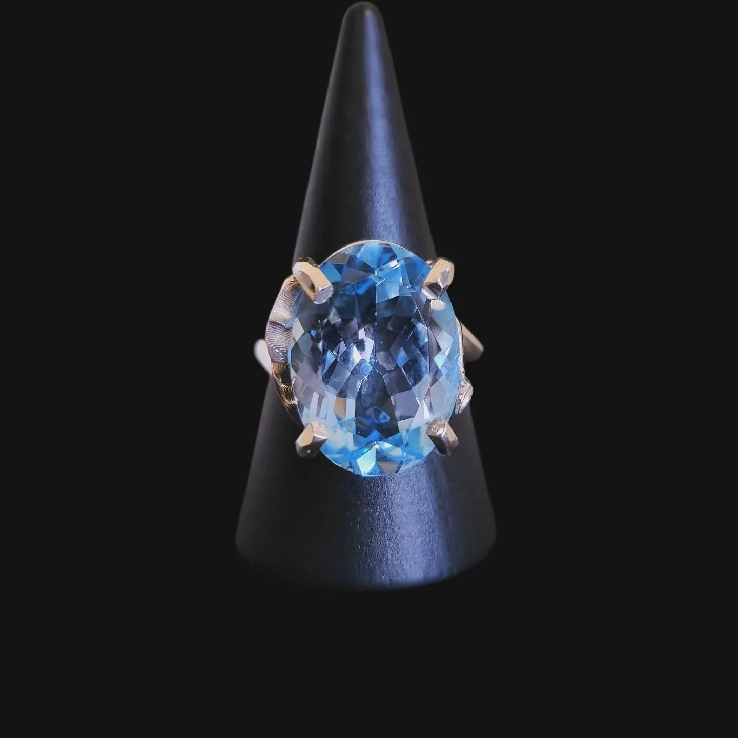 ⚜️Il Liberty nella sua bellezza con un topazio azzurro⚜️

⚡️𝐏𝐑𝐃⚡️Rock'N'Jewels 💎 www.prdjewels.it 
Via Duca degli Abruzzi,41 Nard&ograve; (LE)
.
.
.
.
#art #d&eacute;co #ring #jewel #jewelry #handmadejewelry #handmade #topazioazzuro #gems