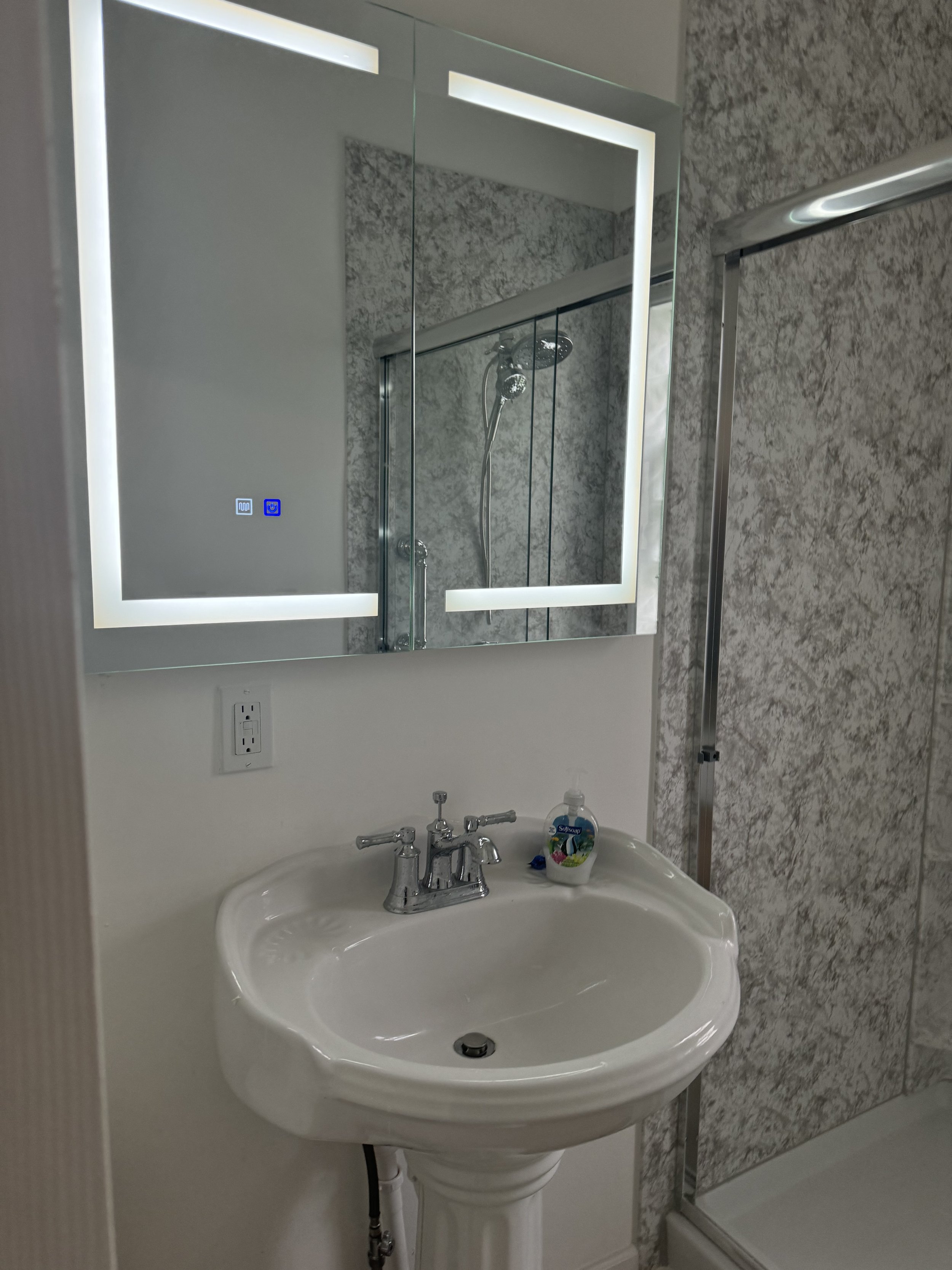 HALL BATHROOM / BELLWOOD