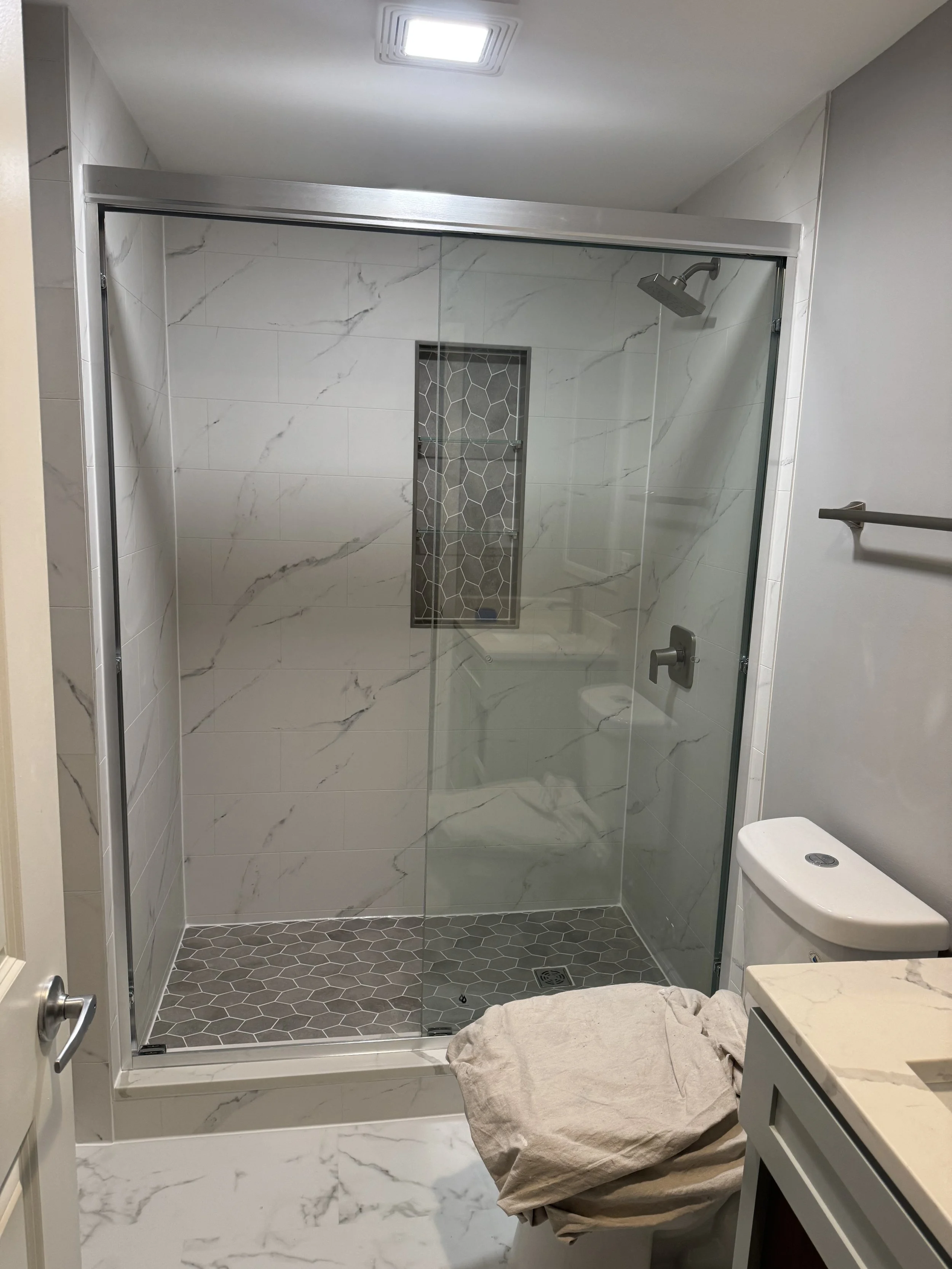 BATHROOM REMODEL -ROSELLE -SCHAUMBERG -NAPERVILLE- CHICAGO-MILWAUKEE- ROCKFORD-LAKE COUNTY - KANE COUNTY- DUPAGE COUNTY- LILSE -HOMER GLEN- DOWNERS GROVE - LOMBARD-OAKBROOK-HIONSDALE-BURR RIDGE- WILMETTE - HIGHLAND PARK- WOODSTOCK- AURORA - JOILET - 