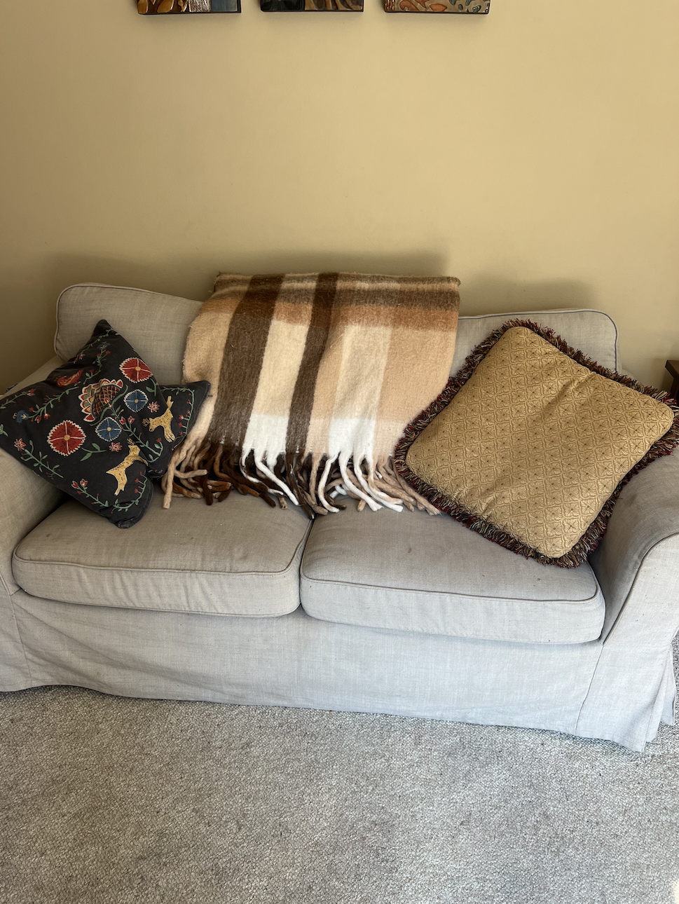 tidy up homes after dusting and vacuum complete