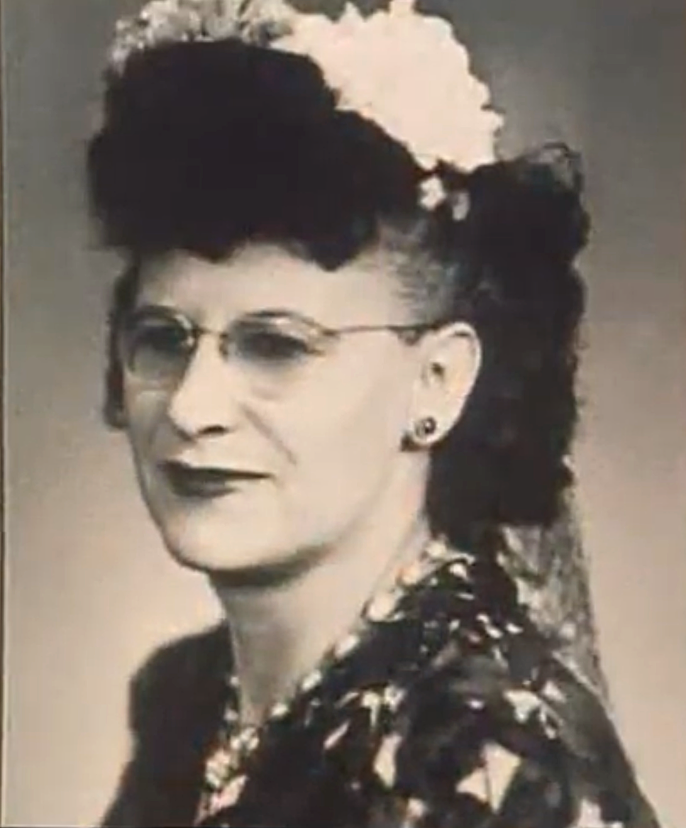 Tressa%22Grandma%22 Prisbrey, circa mid 1940's.png
