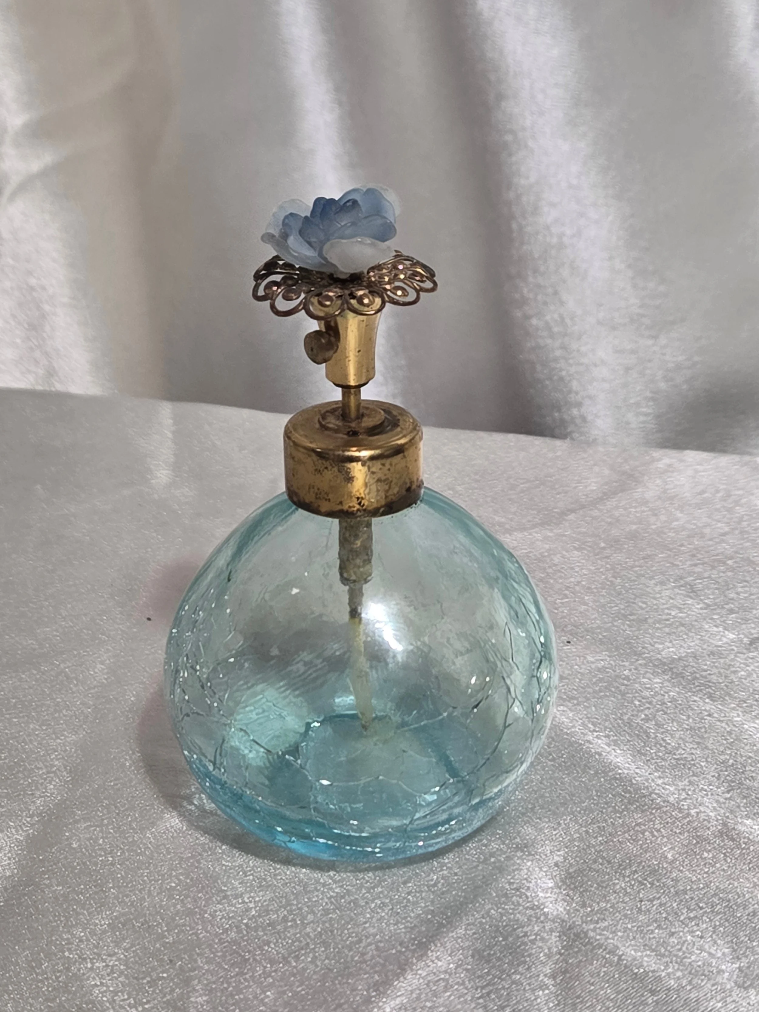 Floral topped vintage perfume atomizer
