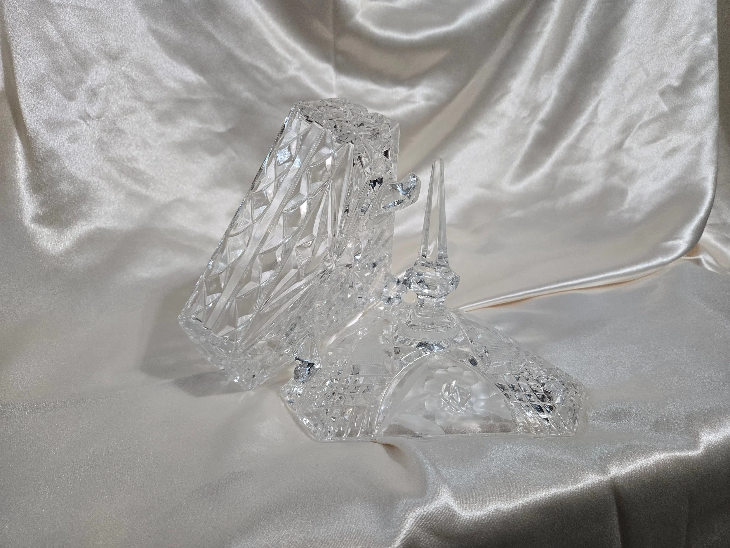 Side view of vintage glass dish showing spire lid