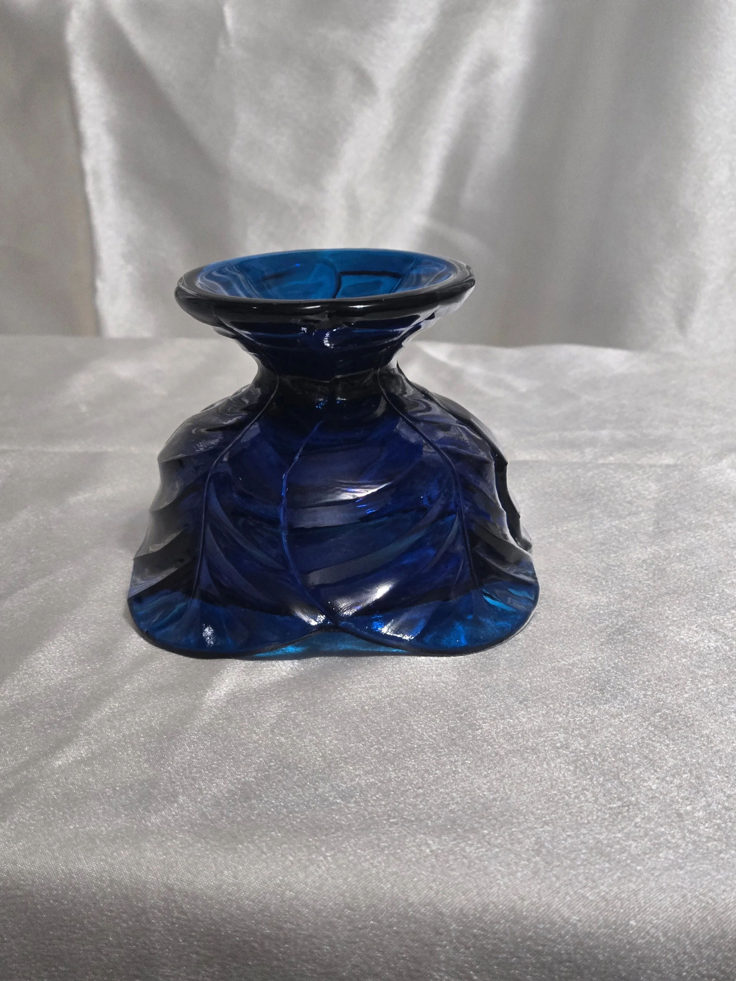 Viking Glass Glimmer Leaf fairy lamp base in charcoal blue pressed glass with leaf pattern and rounded form, mid-century vintage decorative piece.