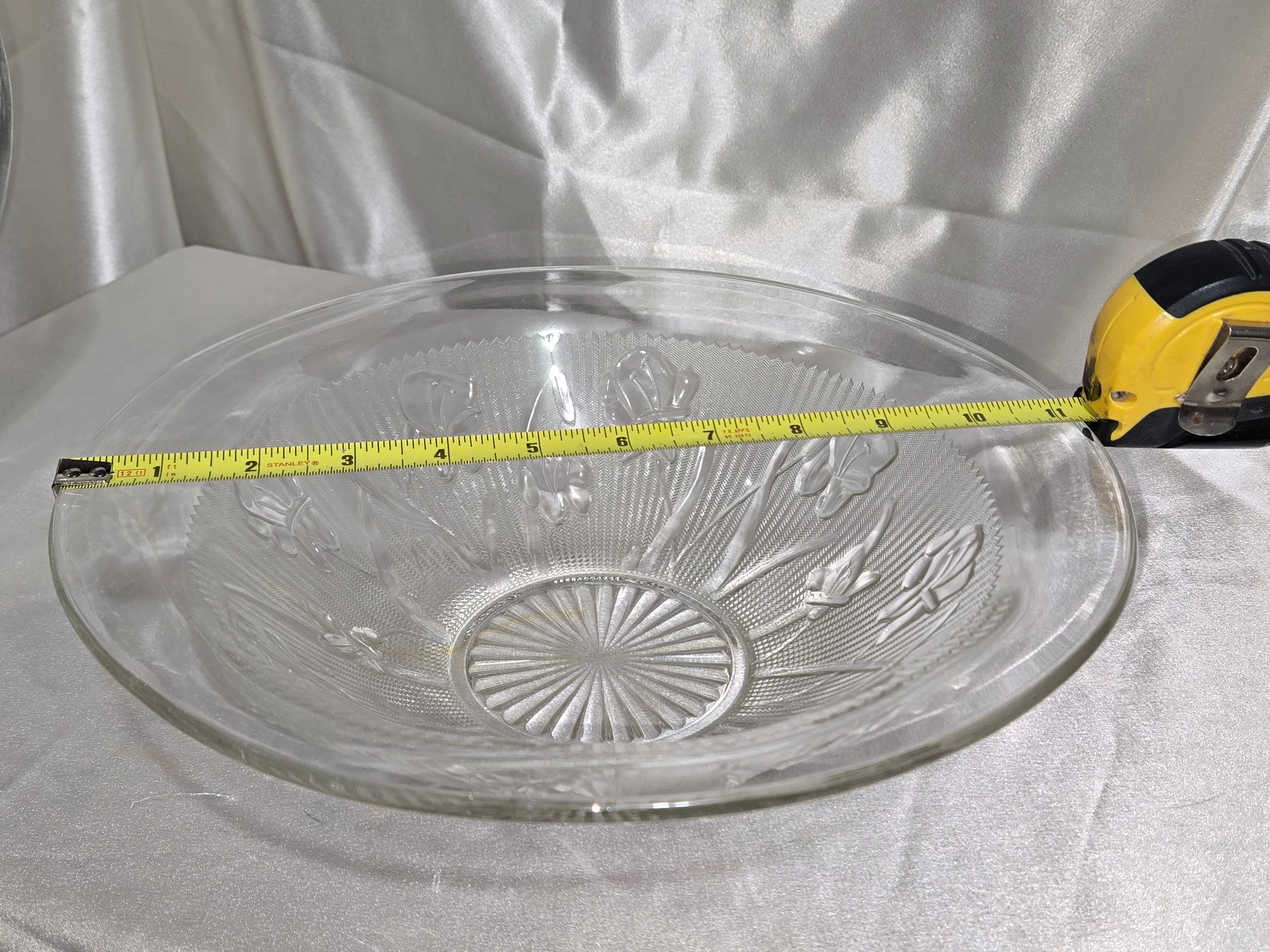 Large Jeannette Iris and Herringbone clear Depression glass serving bowl