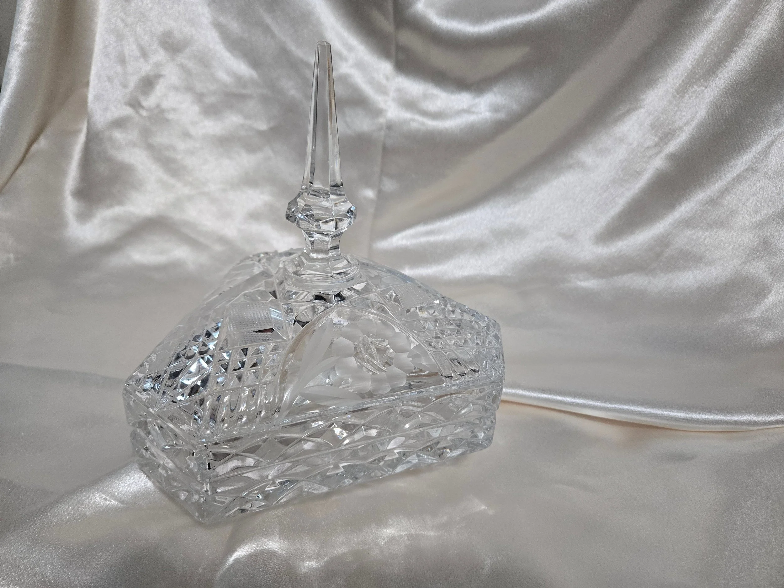 Vintage Cut Glass Candy Dish with Lid – Spire Finial Lidded Bowl