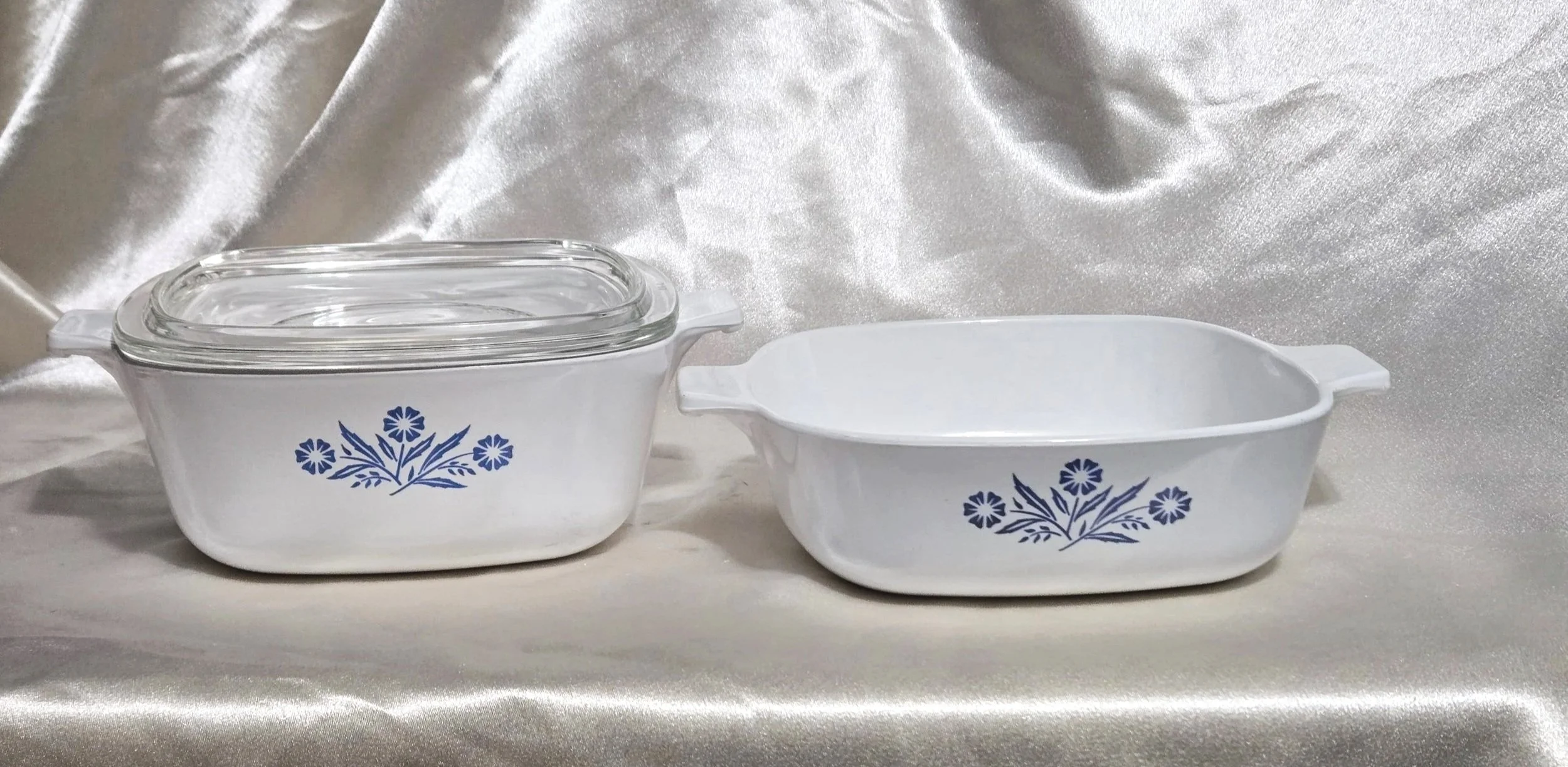 Set of 2 Vintage Corning Ware Casserole dishes