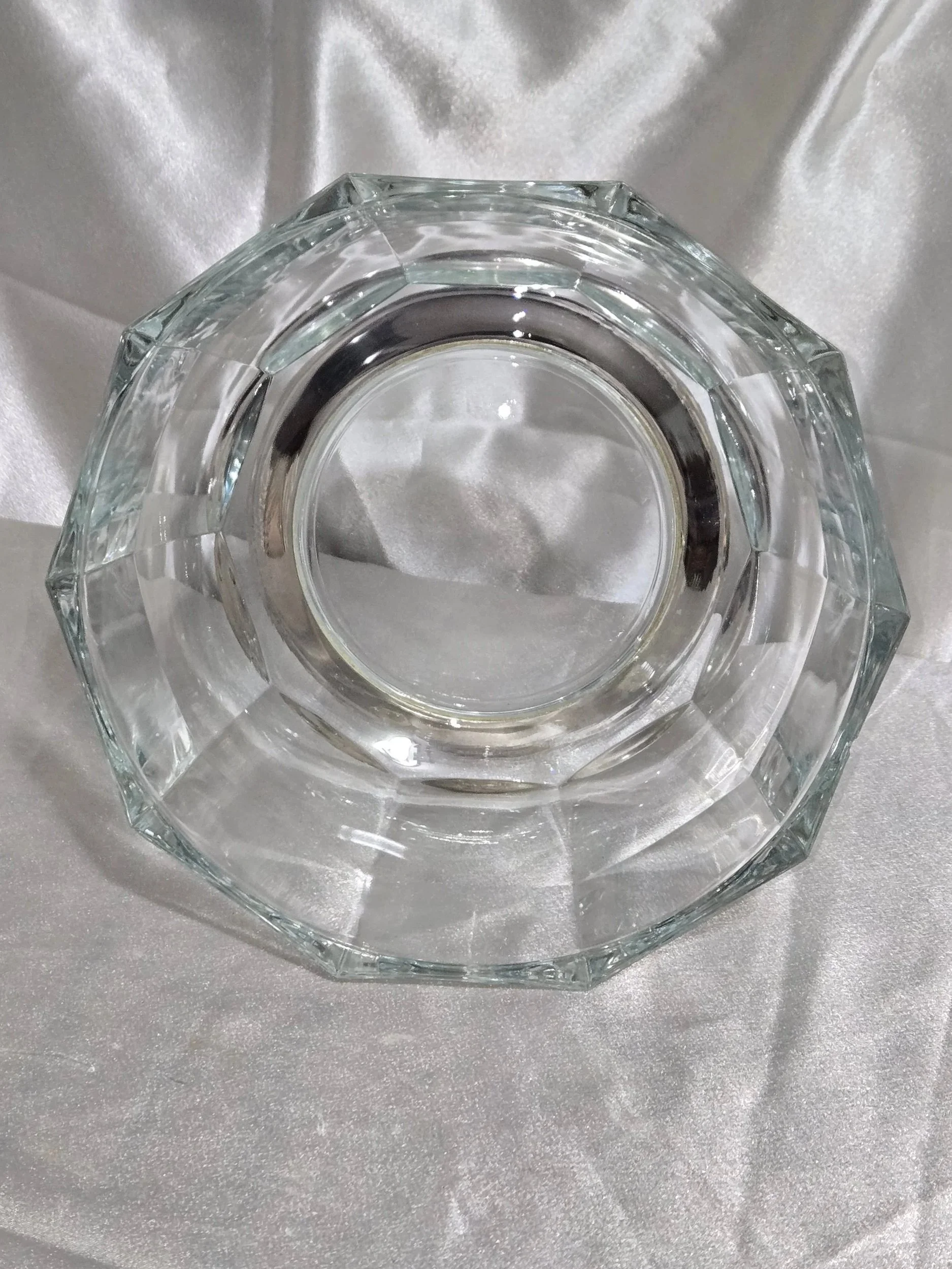 Elegant crystal bowl with faceted pattern