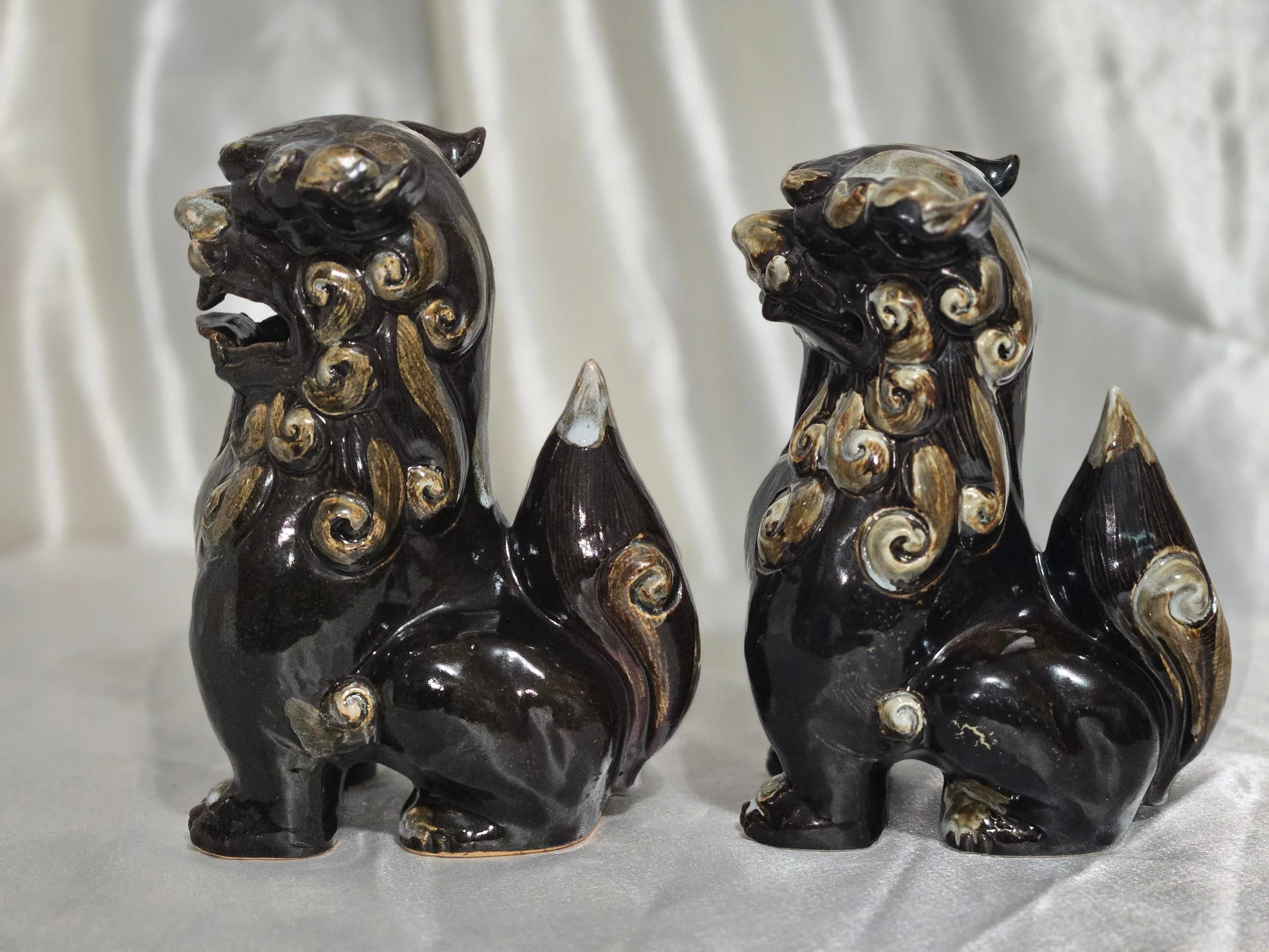 Vintage 1960s–1980s Ceramic Shishi Lion / Foo Dog Pair