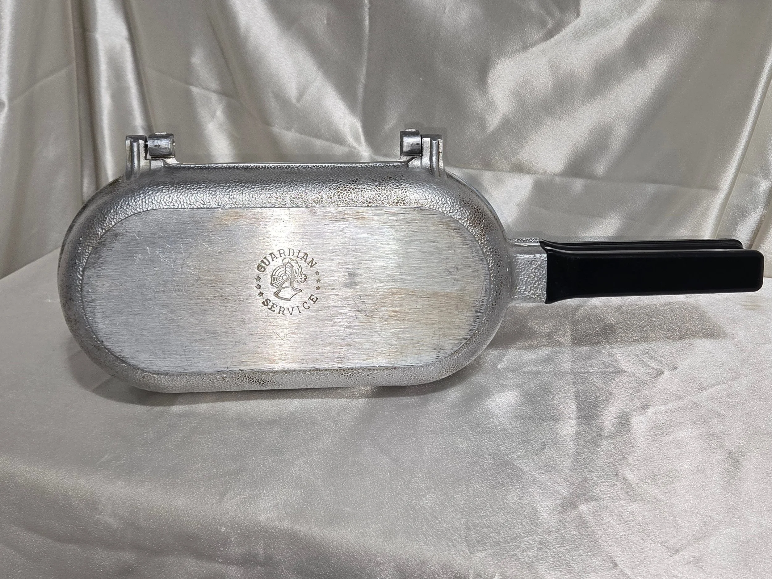 Vintage Guardian Service Double-Sided Omelet pan