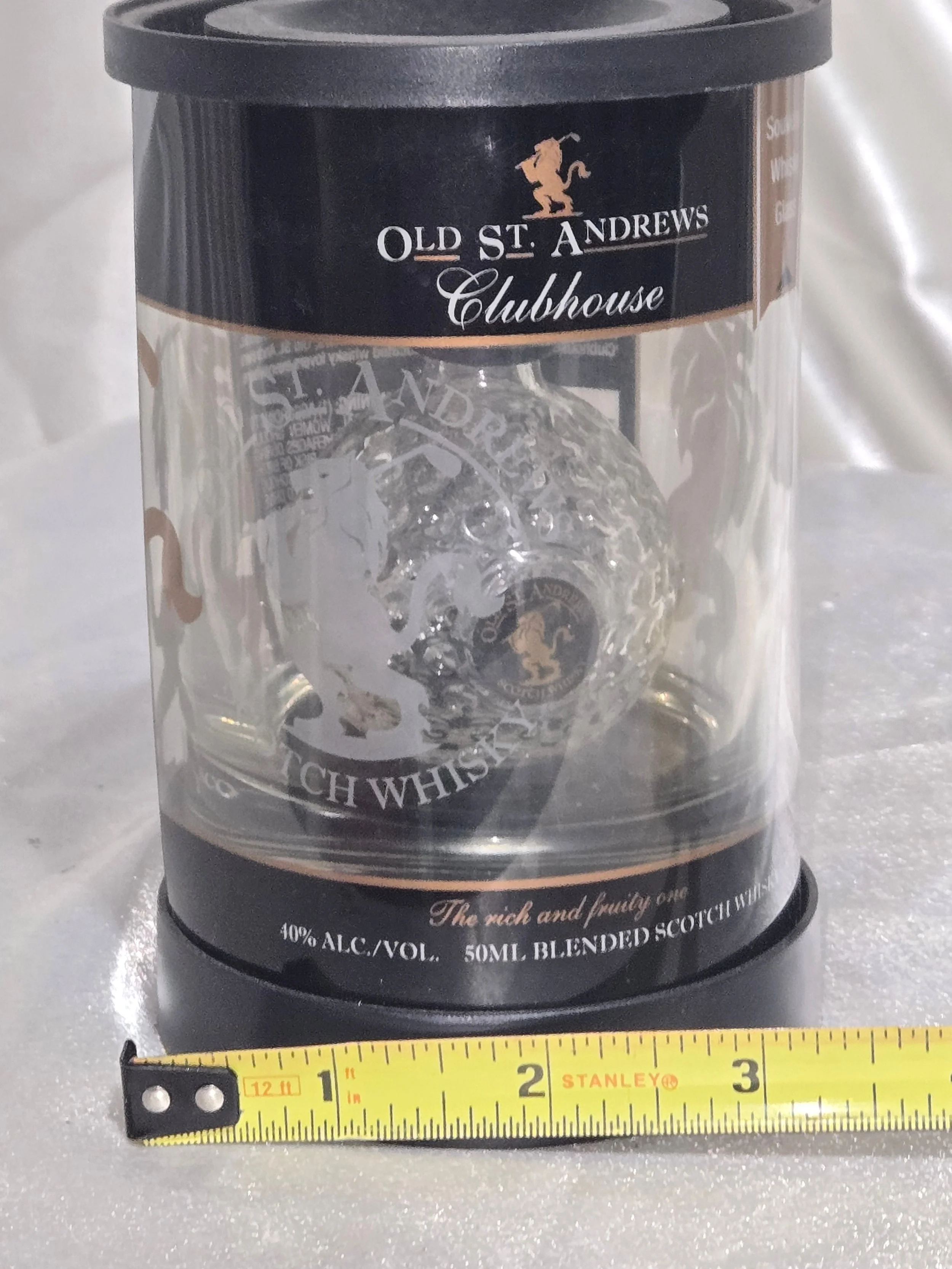 Close-up of branding and logo details on clear canister