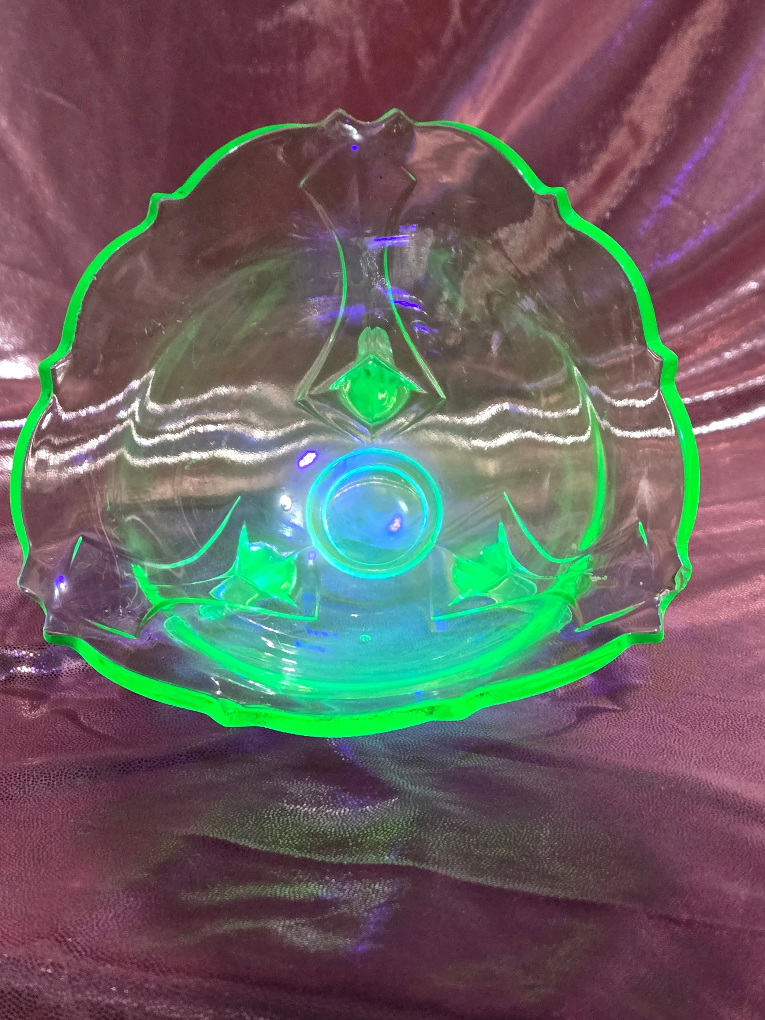 Vintage Uranium Glass Shell Bowl Green Scalloped Footed Candy Dish