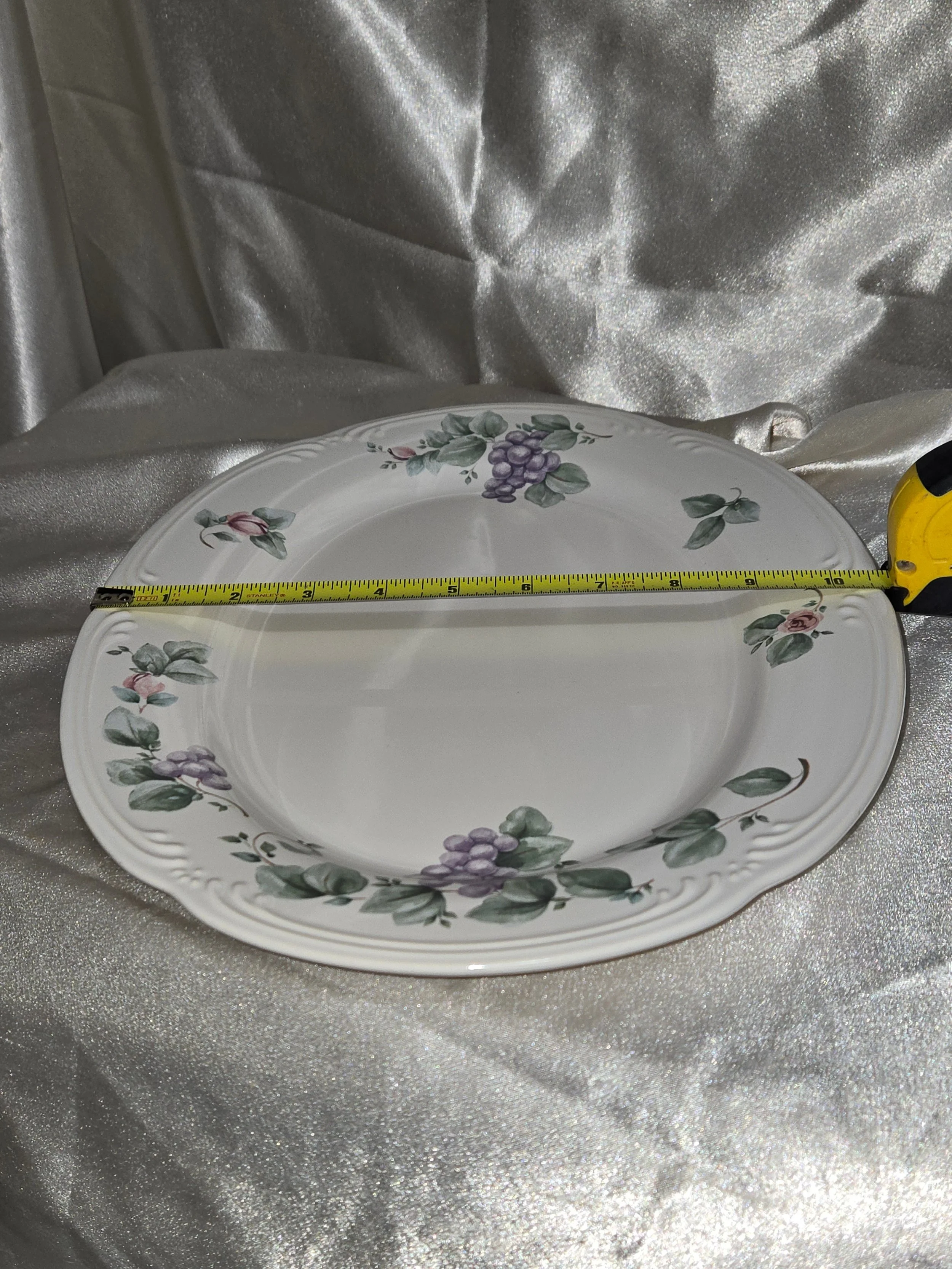 Vintage Pfaltzgraff Grapevine pattern close up