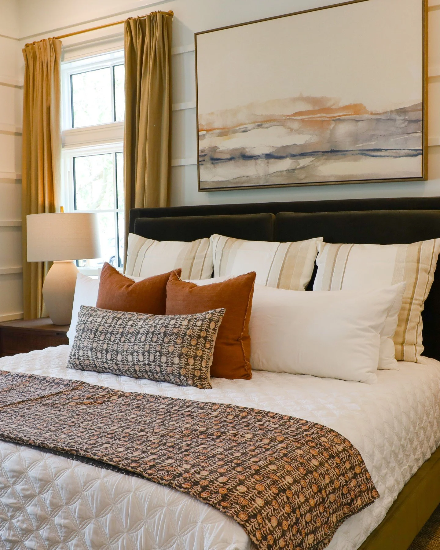 Earthy, effortless, August. 🍂 Bring warmth into your space with our favorite amber-toned accents.
