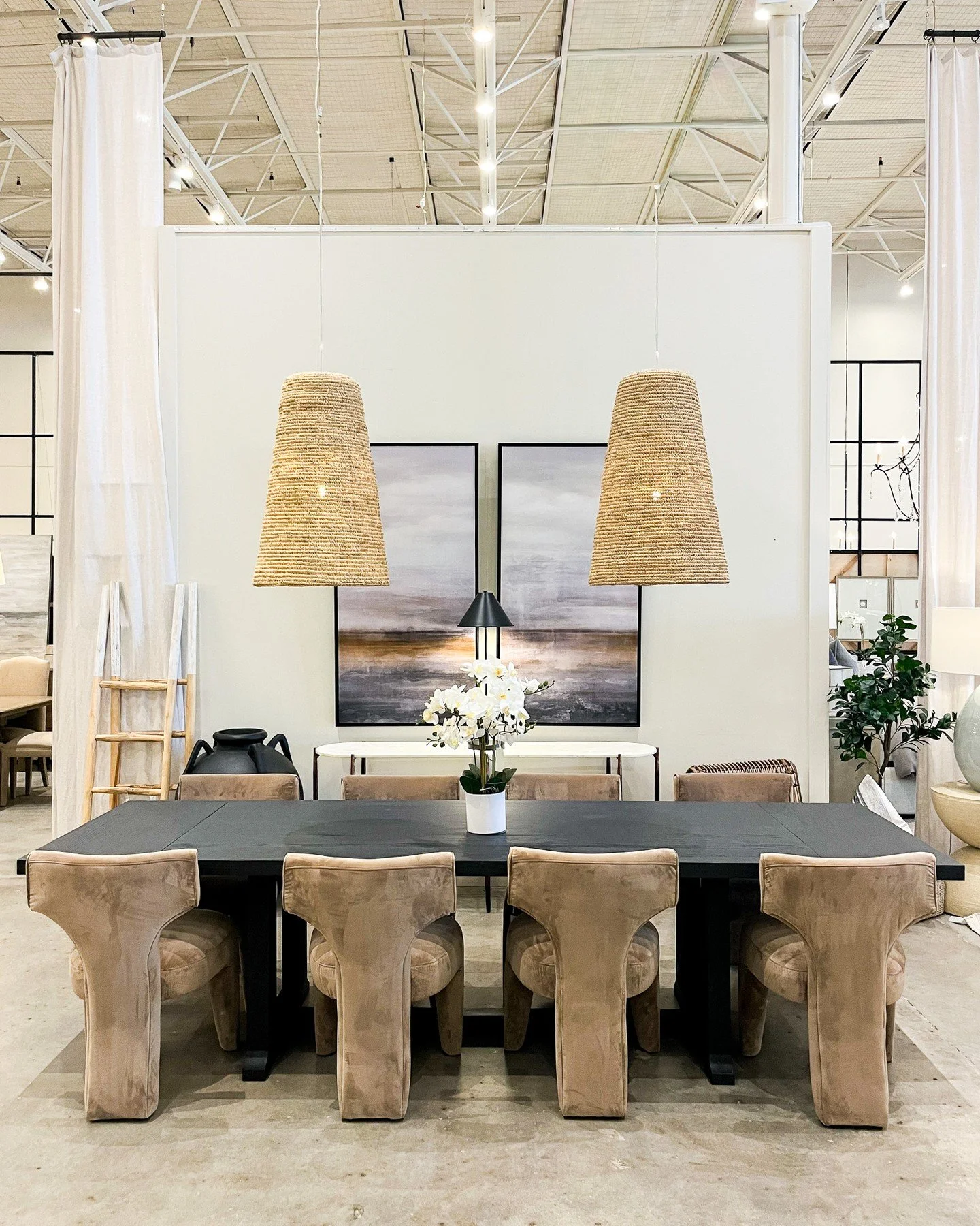 Designed to gather. Styled to impress.

This striking dining setup from our Nashville location pairs sculptural seating, a sleek modern table, and warm woven lighting for a look that feels effortlessly refined. ✨