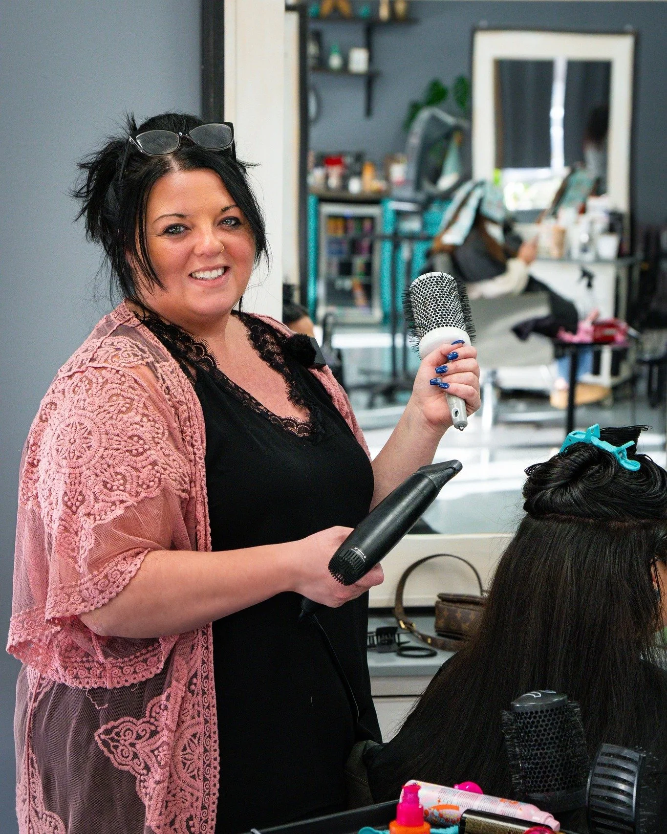 Holiday crunch time is here and Ashley has just a handful of openings left! ✂️
📌 12/11: 1pm&ndash;4pm
📌 12/16: 10&ndash;12pm
📌 12/18: 10am
📌 12/20: 12&ndash;2pm (only Saturday!)

If you want to be sleigh-ready, snag a spot before they&rsquo;re go