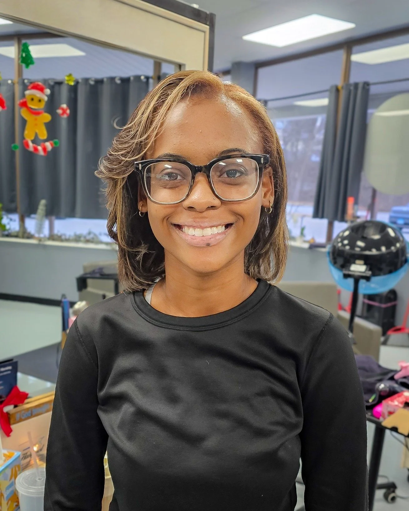 Stunning, glowing, and confident! ✨
Her first visit with Randie and it&rsquo;s clear why longtime clients keep coming back. Hair magic happens with expert hands 🤍