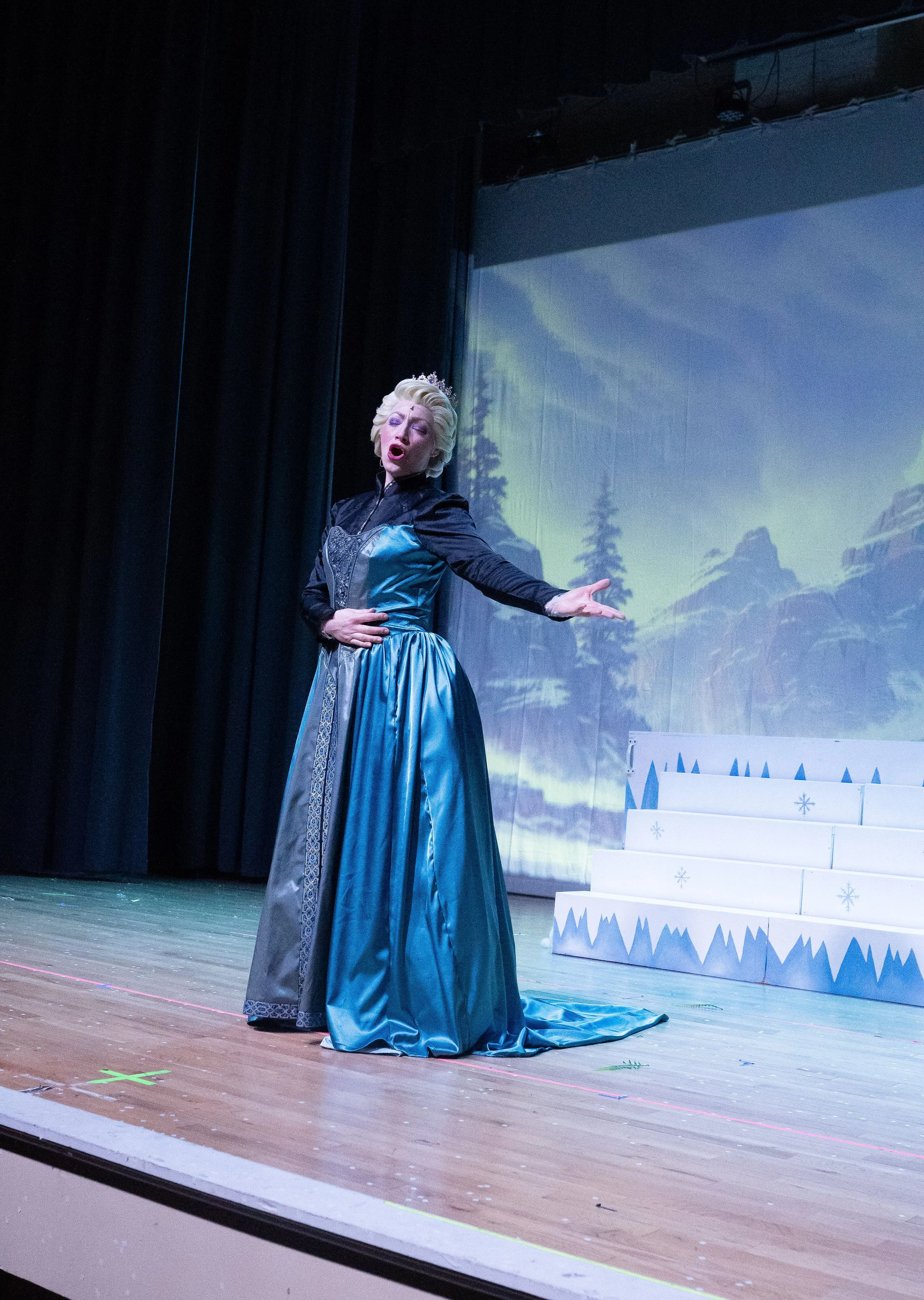 Elsa Singing Let it Go