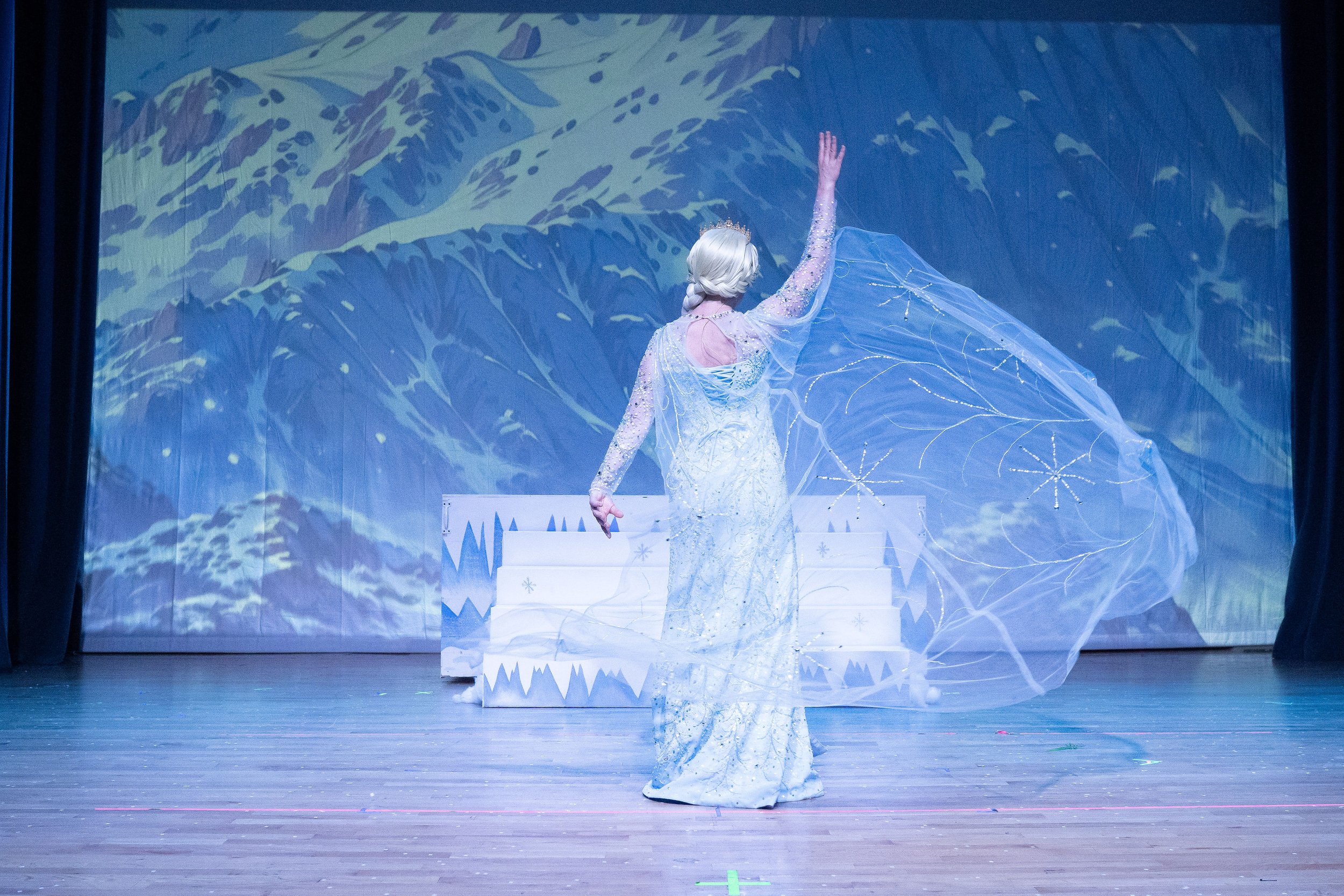 Elsa Singing Let it Go
