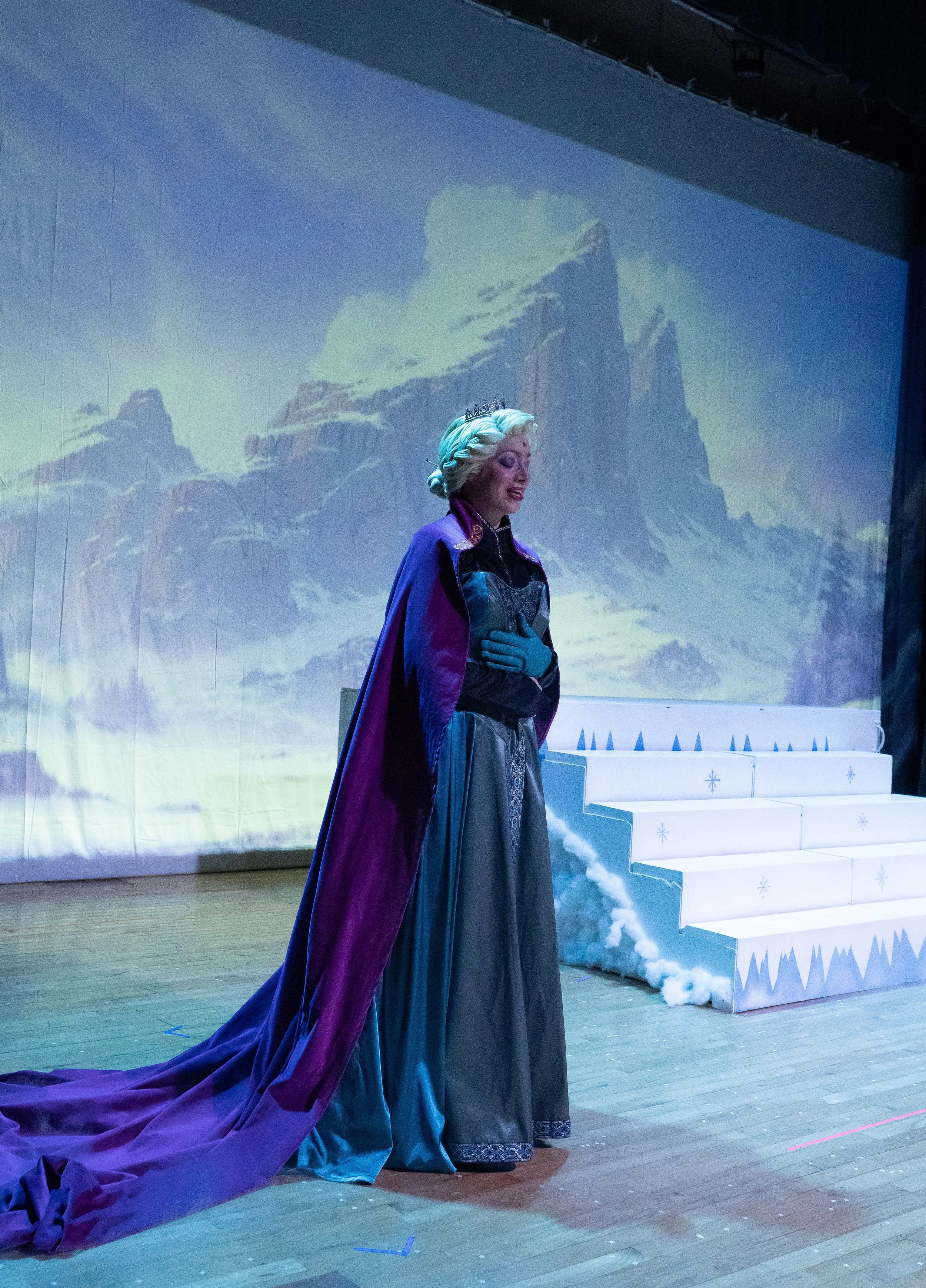 Elsa Singing Let it Go