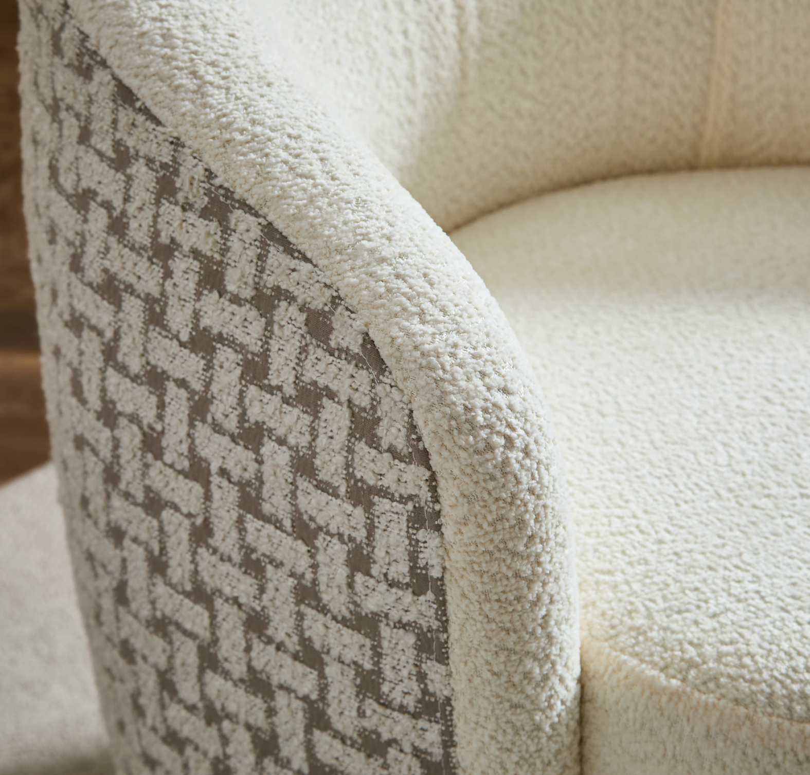 Vespera Chair OC1013-05.png