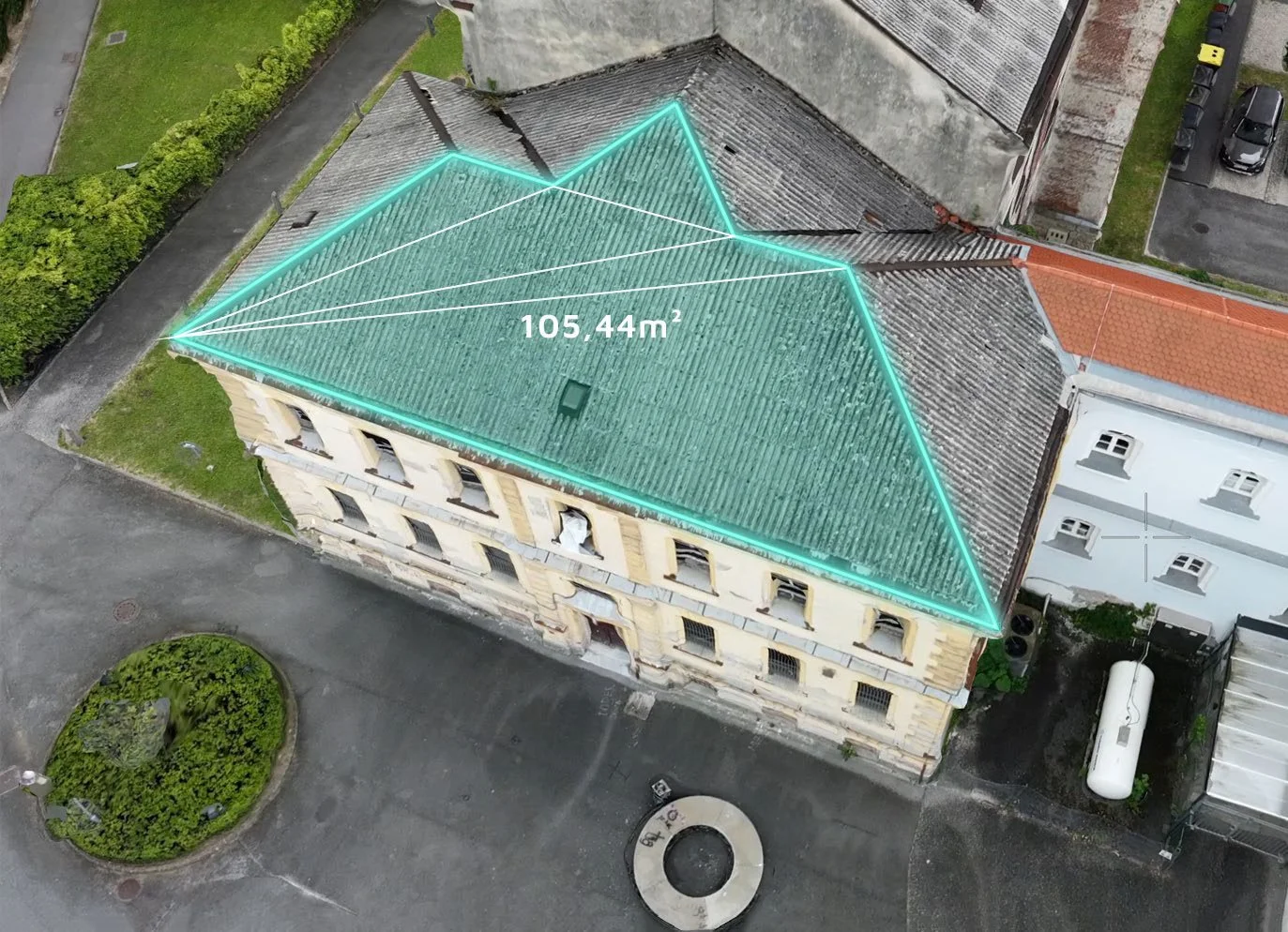 Roof area outlined on a 3D model in 3Dsurvey