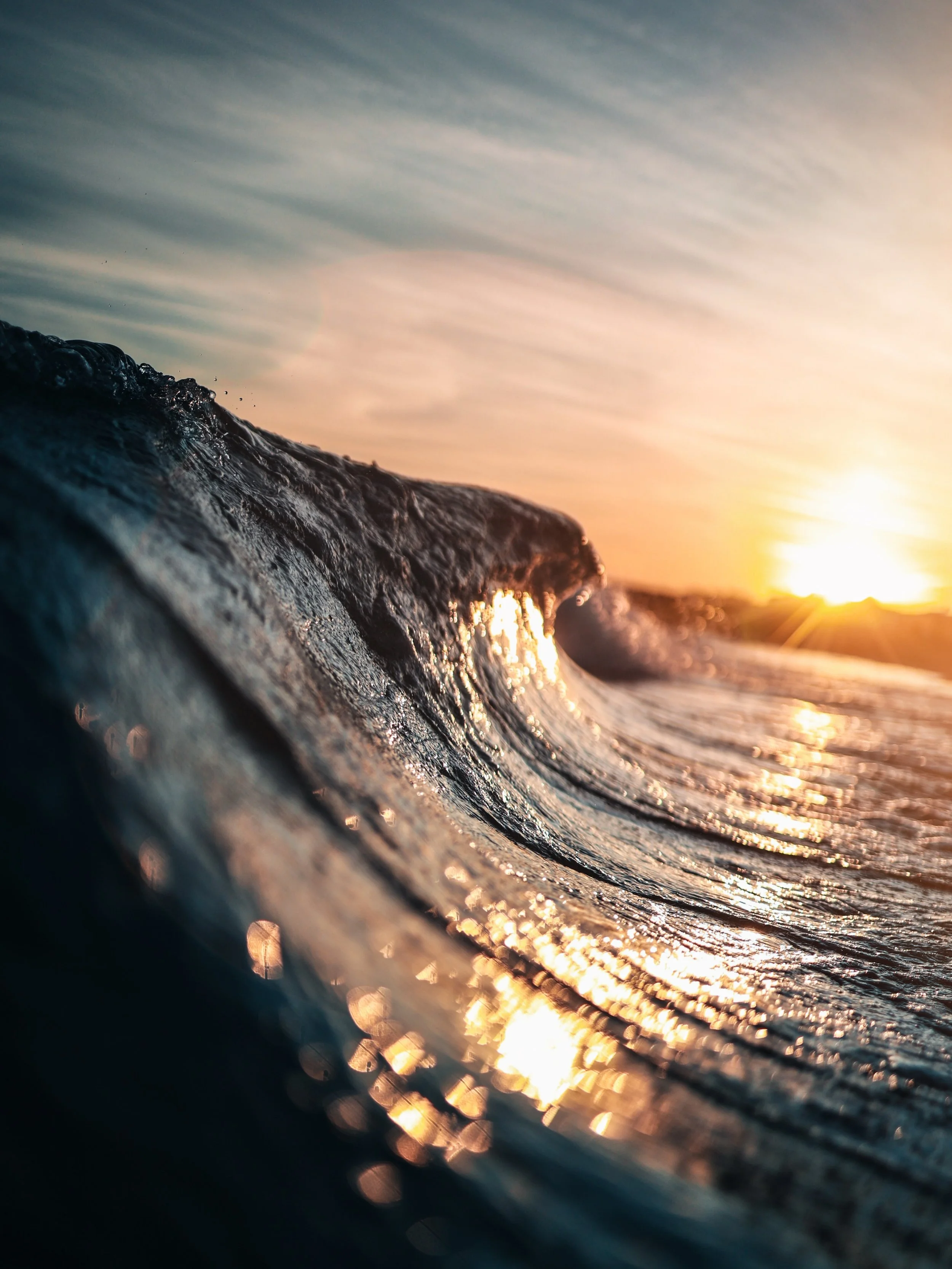 My happy place&hellip; 🌊 ✨🙃
August in the sea with my camera. 

#seascapes #summer #waterphotographer #dorset #waterwoman