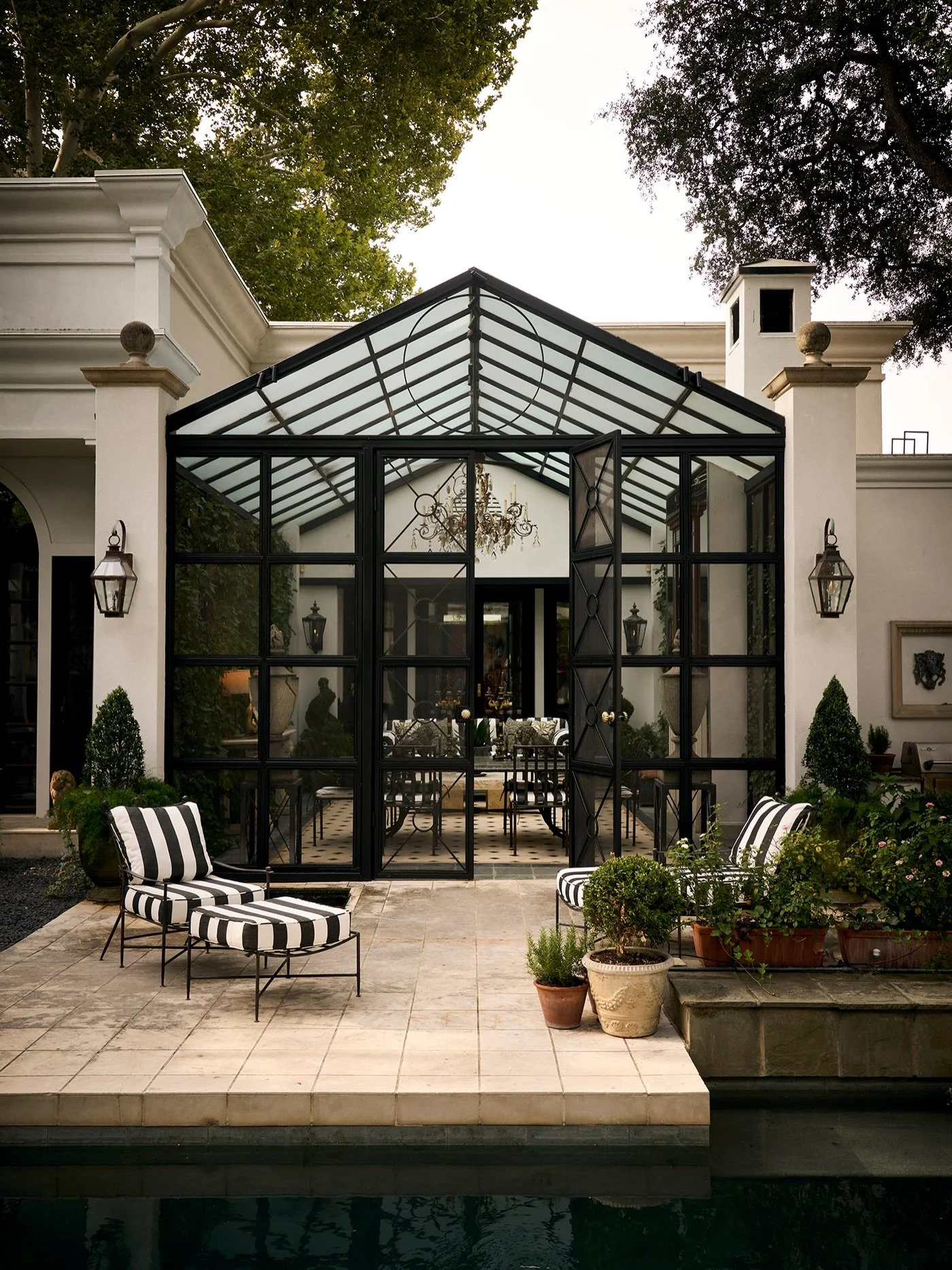 The final stretch of weekend before Monday sets in. 

#seesdesign #spreak #poolinspo 

📸 @parbengtsson1 
🪄 @michelleavina 
👀 @papercitydallas