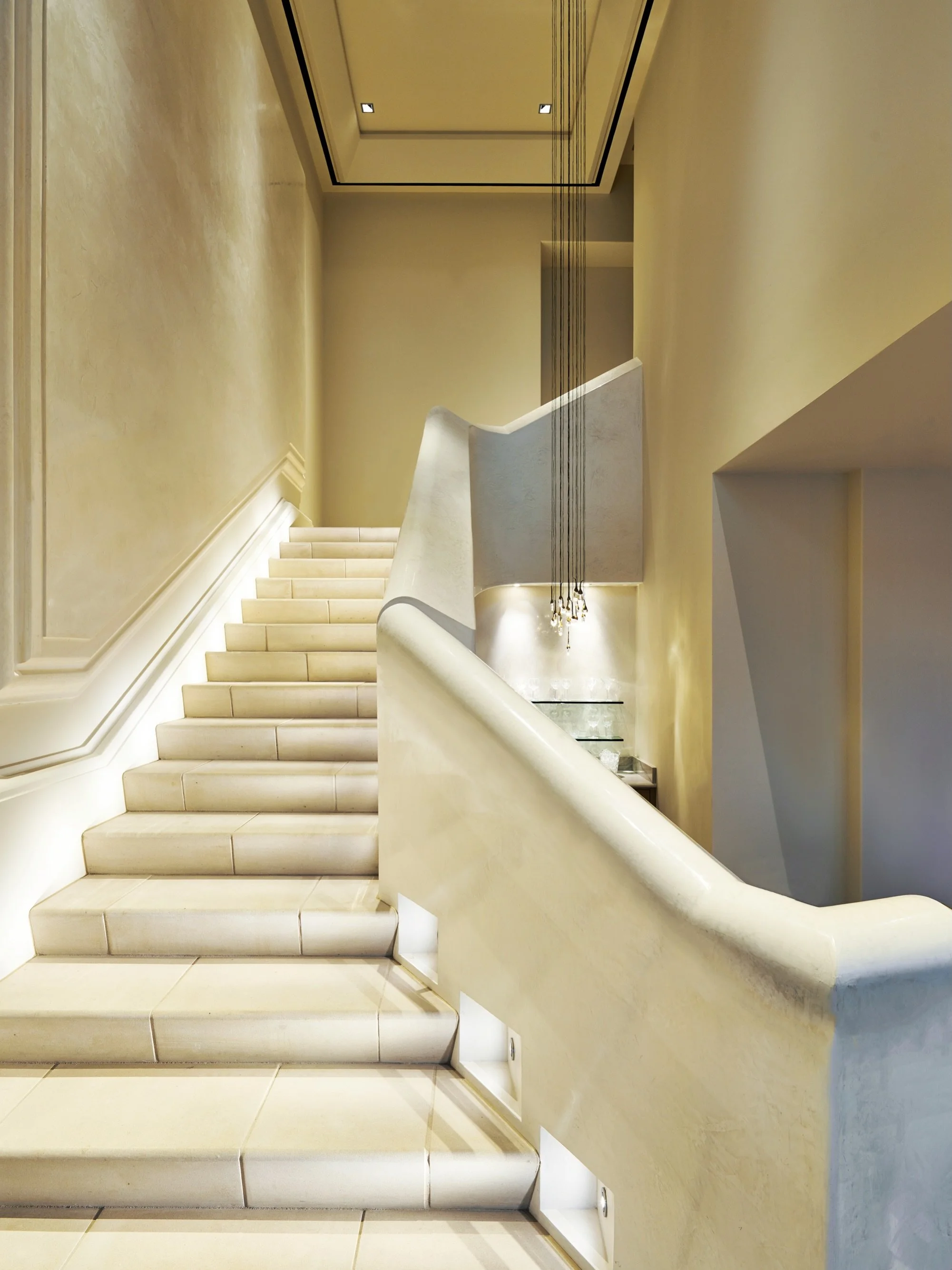 Ahead of the curve. A custom staircase from our early 2000s portfolio that still holds up today. 

#seesdesign #timelessdesign
