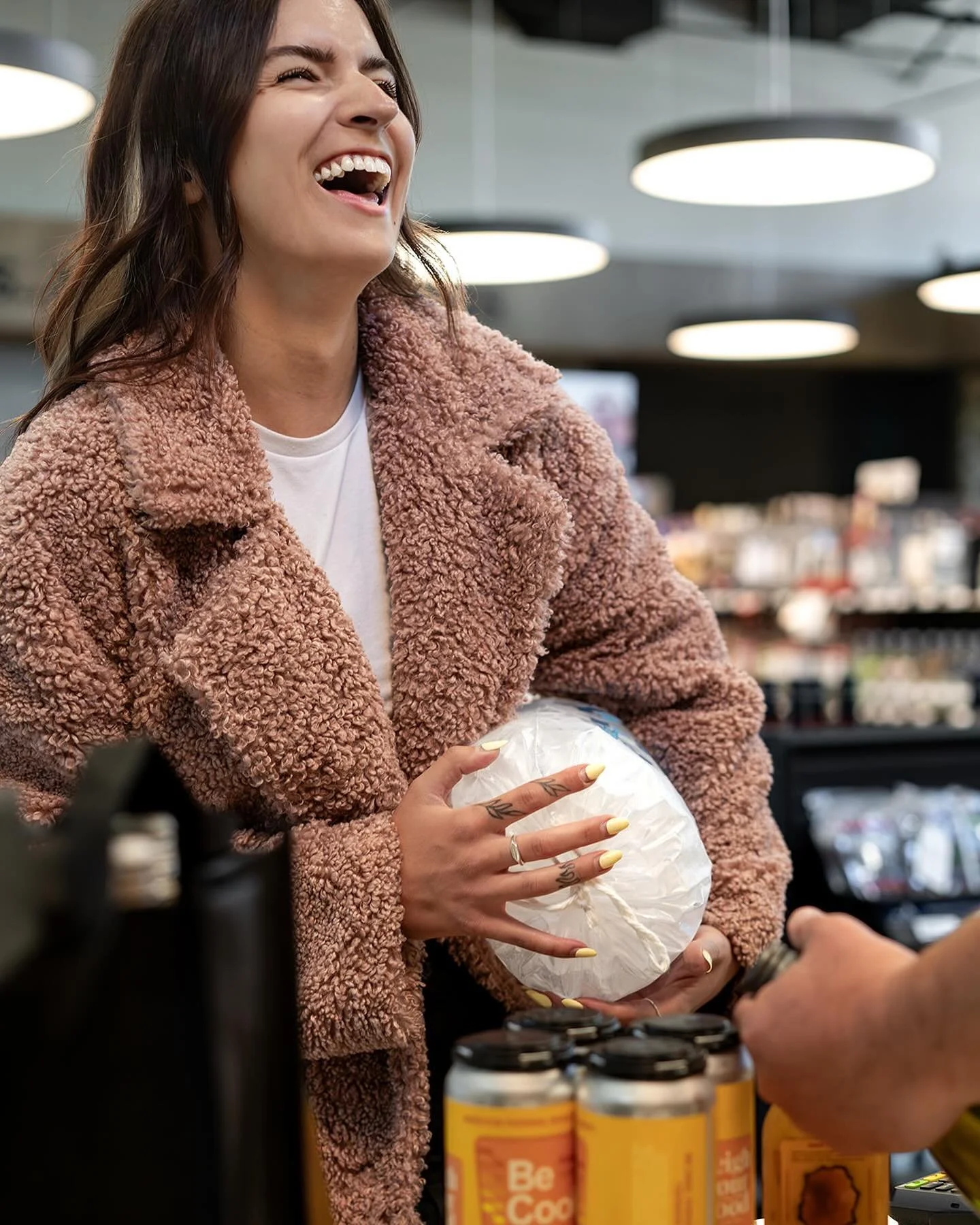 Sunday scaries? Not on our watch!

From ice to mix to chips + wine, spirits, beer and more we are on until 11pm and ready to help you keep the weekend rolling&hellip;

Open DAILY 9am-11pm
FREE parking behind store
BEST selection
Killer DEALS
LOTS of 