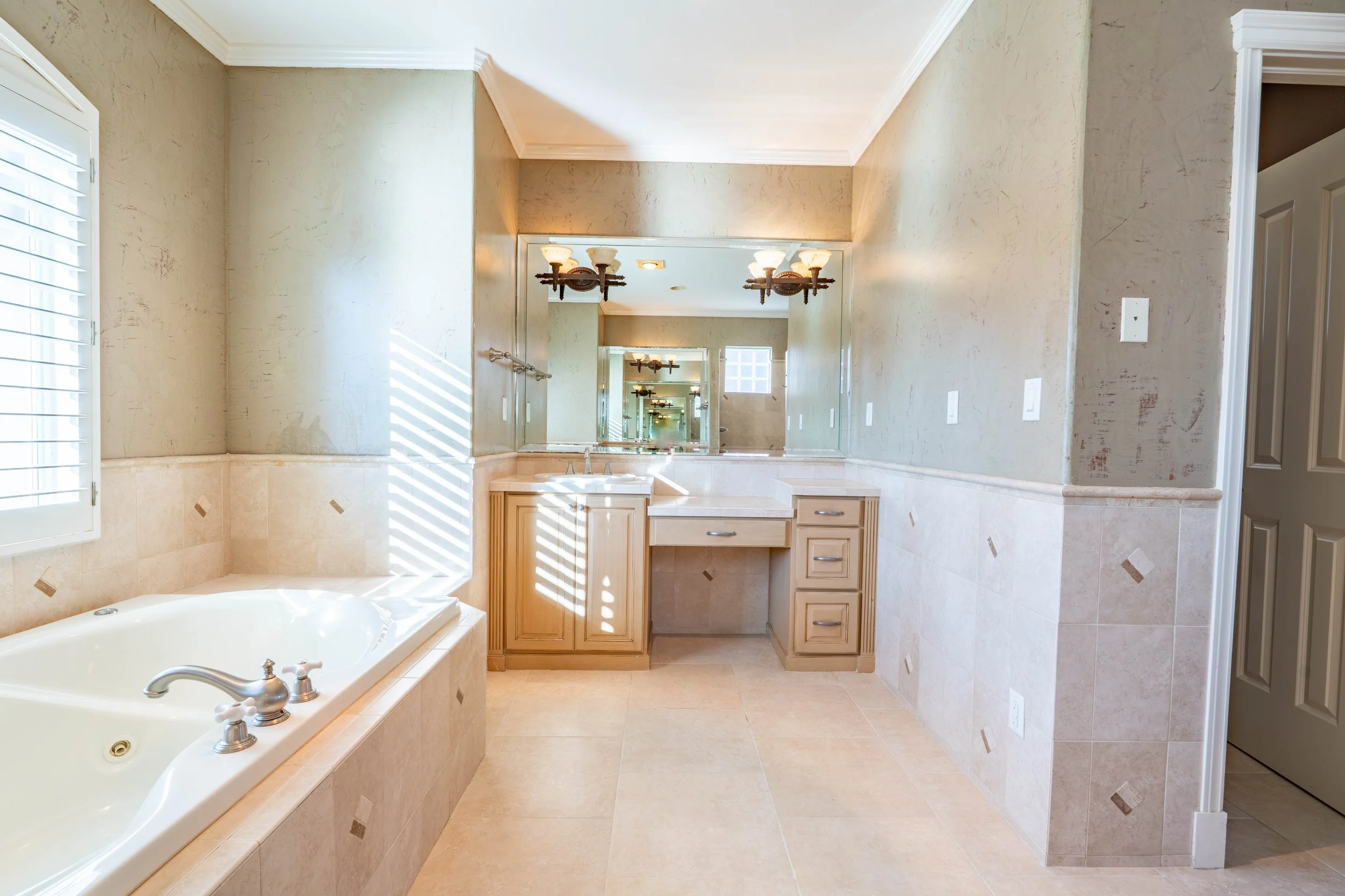 DSC06406-HDRAPHausMedia-RealEstatePhotography.jpg