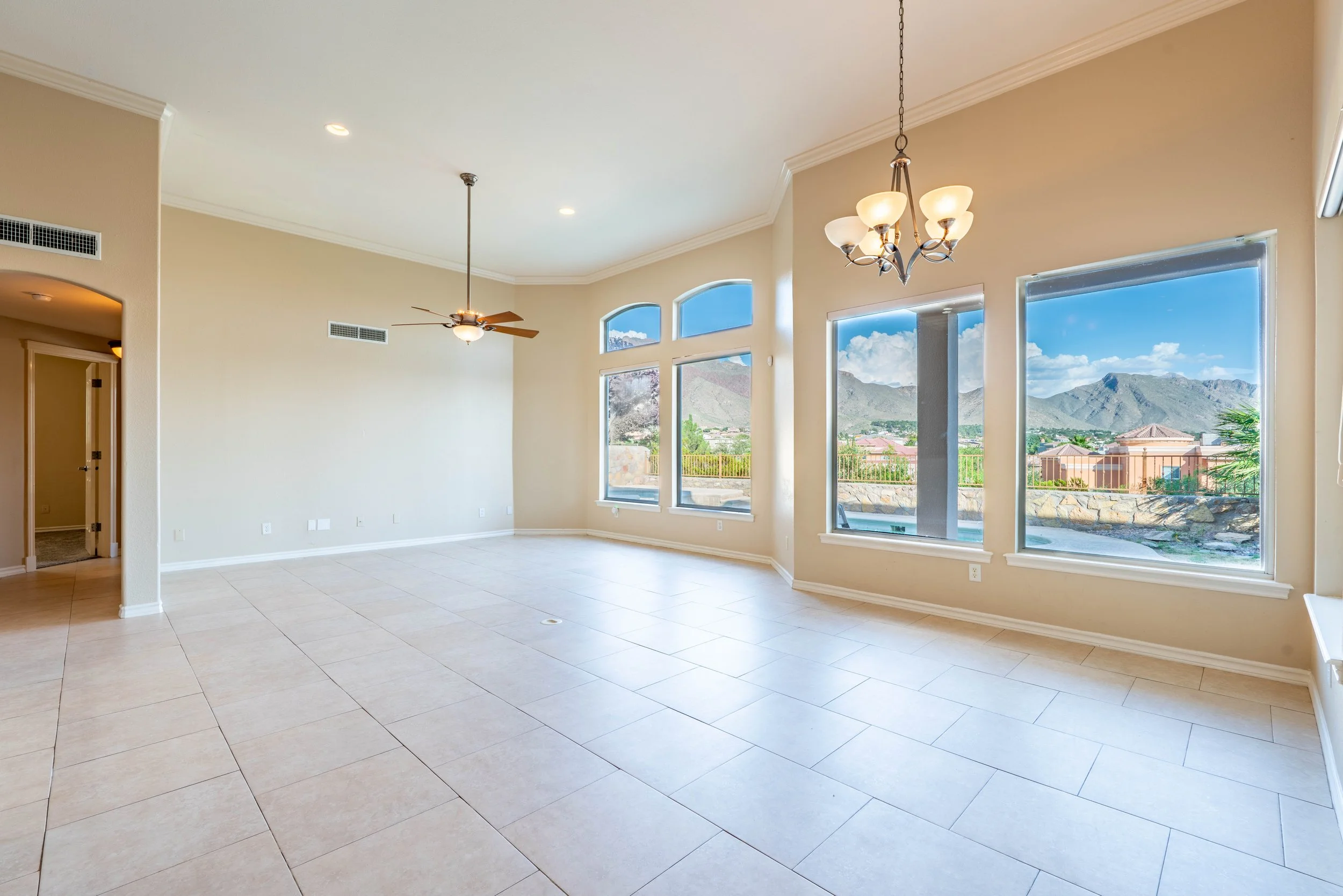 DSC06301-HDRAPHausMedia-RealEstatePhotography.jpg