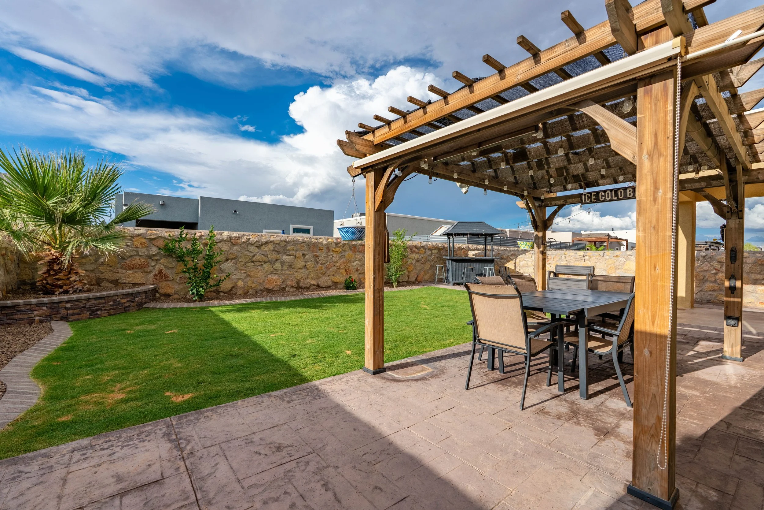 DSC05476-HDRAPHausMedia-RealEstatePhotography.jpg