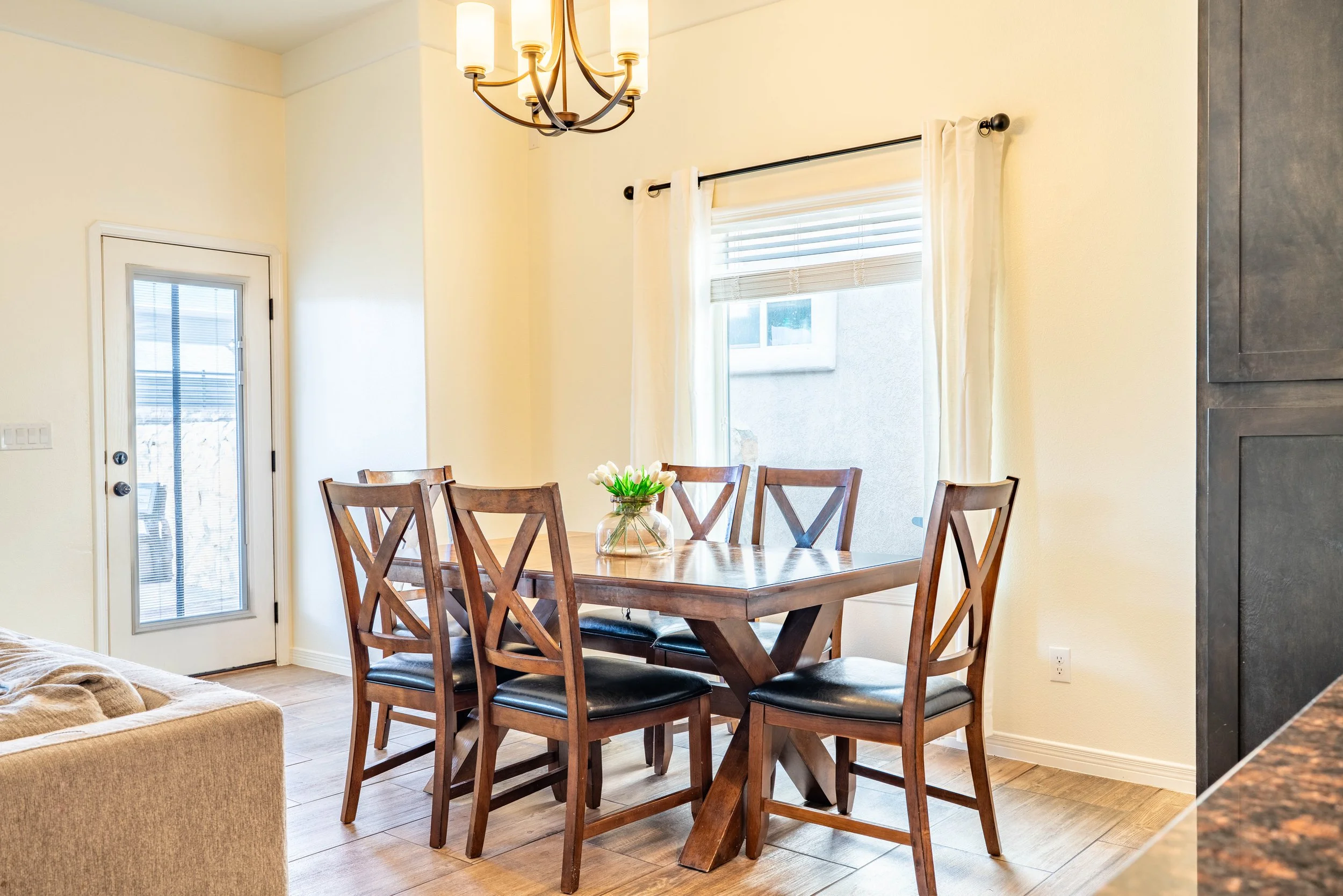 DSC05446-HDRAPHausMedia-RealEstatePhotography.jpg