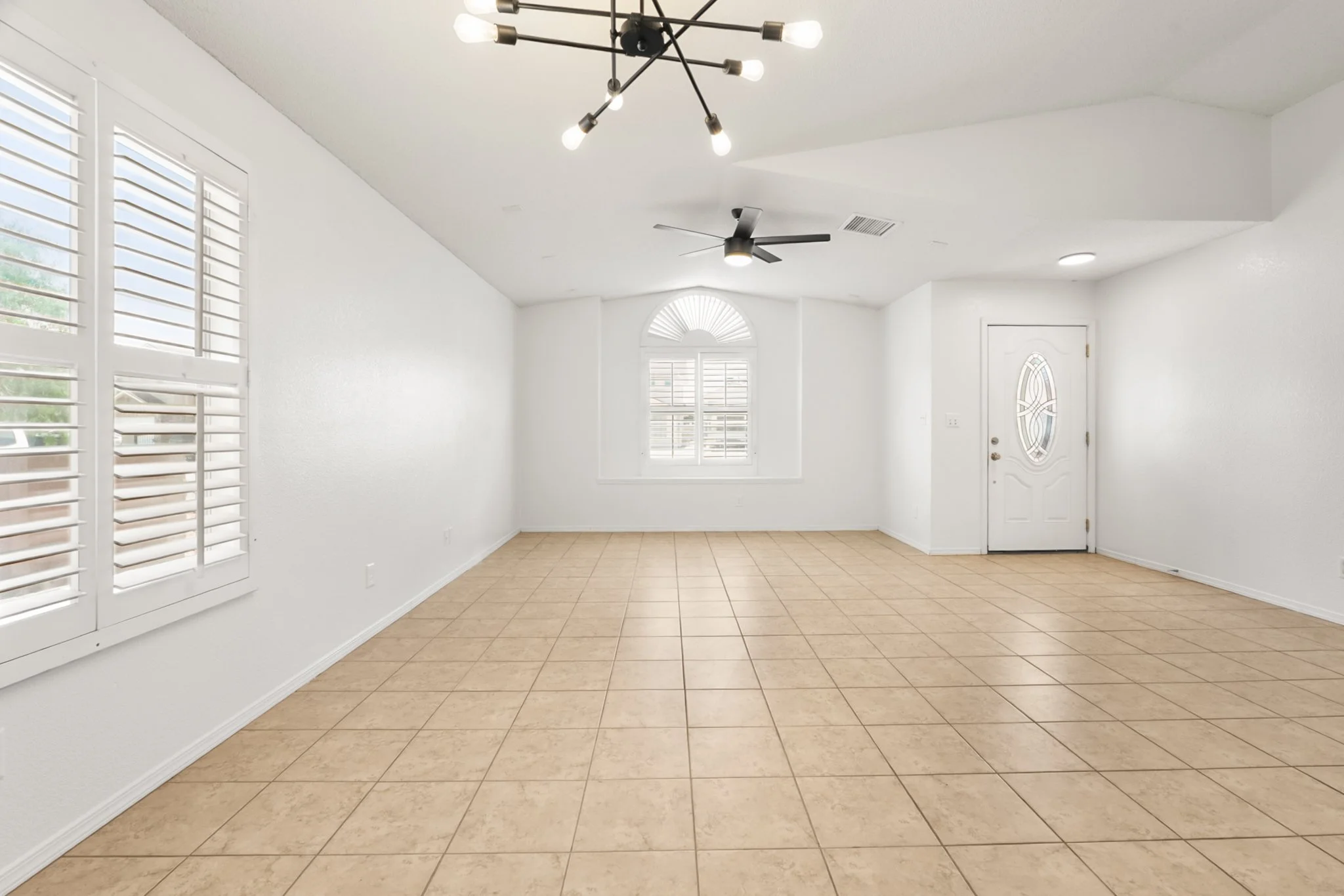 Real-Estate-Photography-APHausMedia-12-01437.jpg
