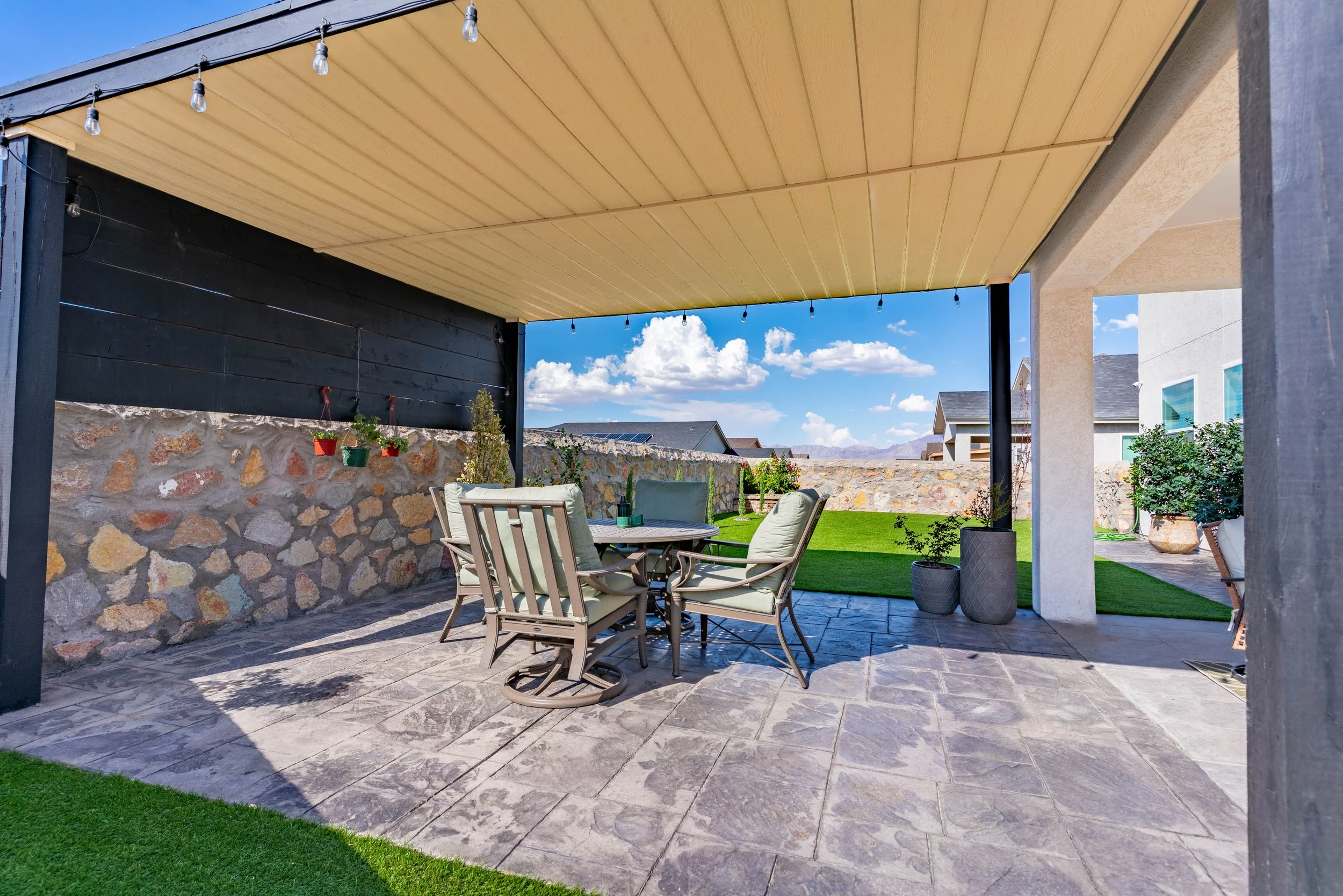 DSC05250-HDRAPHausMedia-RealEstatePhotography.jpg