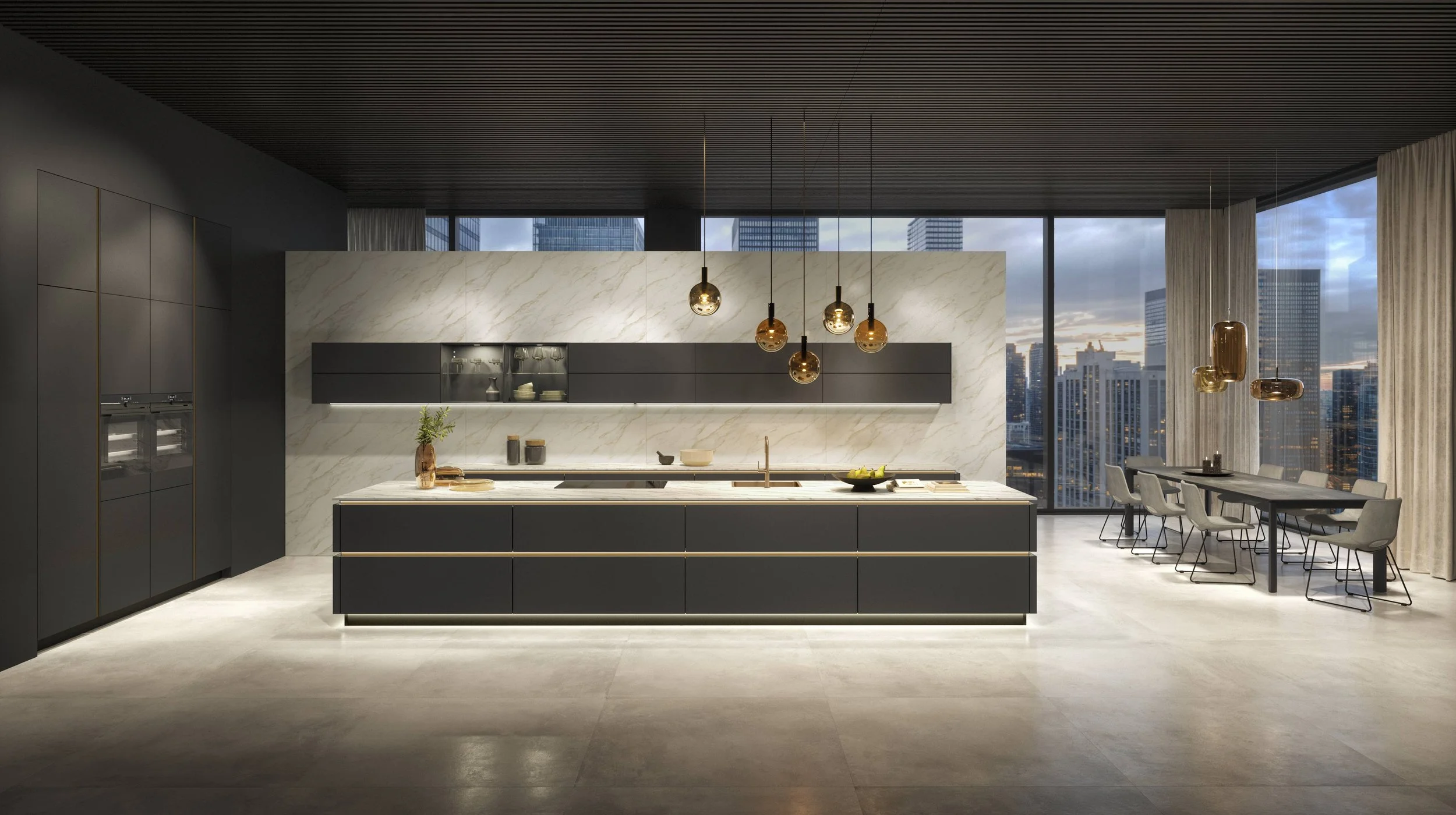 Modern köksbänk med svart skåp och vita (marbleffekt) väggar, stora fönster med utsikt över stadens skyskrapor, samt matbord med åtta stolar och hängande lampor.