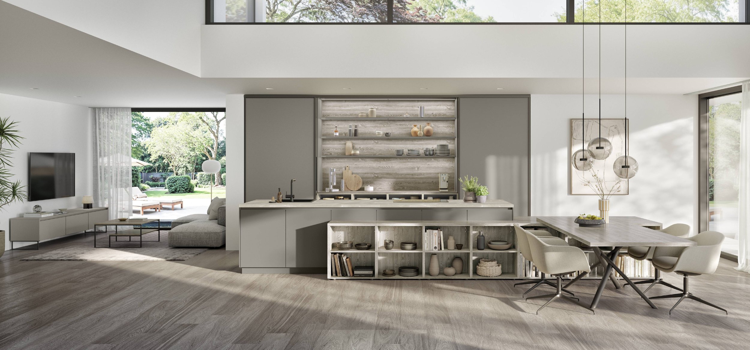 Modern öppen planlösning med kök och vardagsrum, stora fönster som vetter mot trädgård, ljusa väggar och trämöbler.